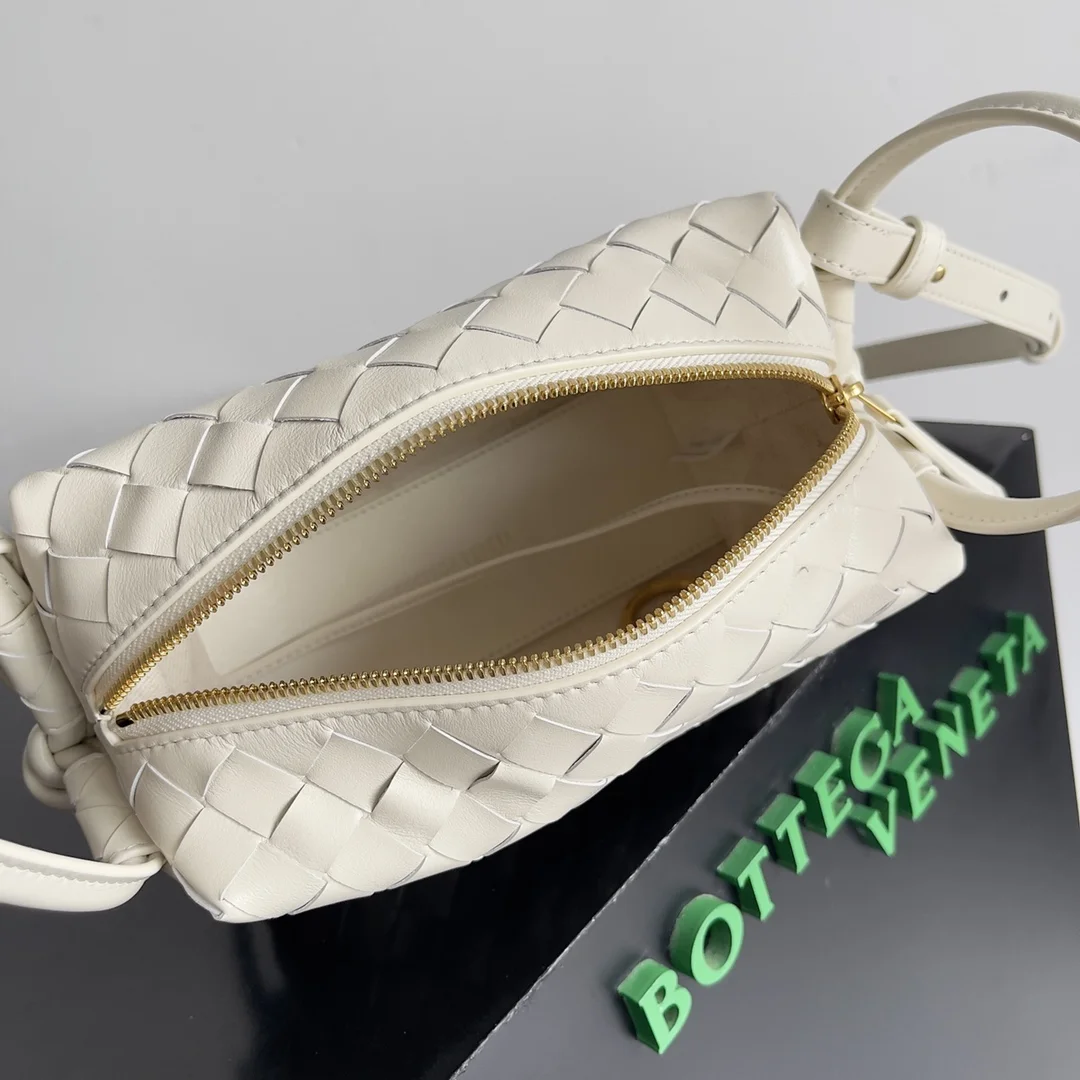 BOTTEGA VENETA Shoulder Bags Intrecciato Leather (Cream) 19X12X9CM F80202608080168 - Image 9