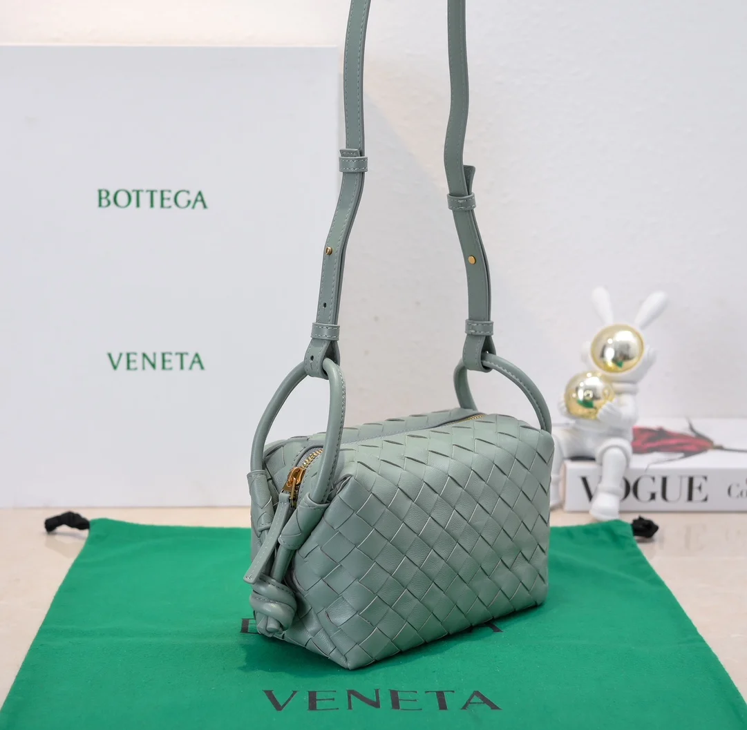 BOTTEGA VENETA Shoulder Bags Intrecciato Leather (Green) 19X12X9CM F80202608080184 - Image 2