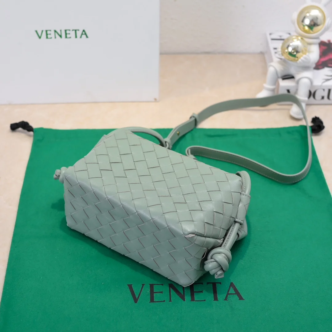 BOTTEGA VENETA Shoulder Bags Intrecciato Leather (Green) 19X12X9CM F80202608080184 - Image 3