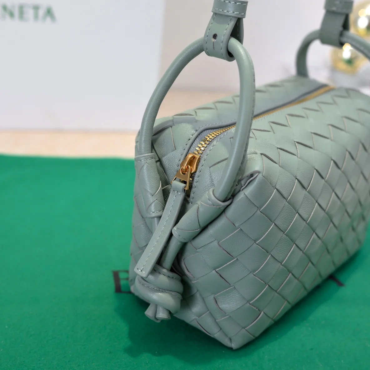 BOTTEGA VENETA Shoulder Bags Intrecciato Leather (Green) 19X12X9CM F80202608080184 - Image 4