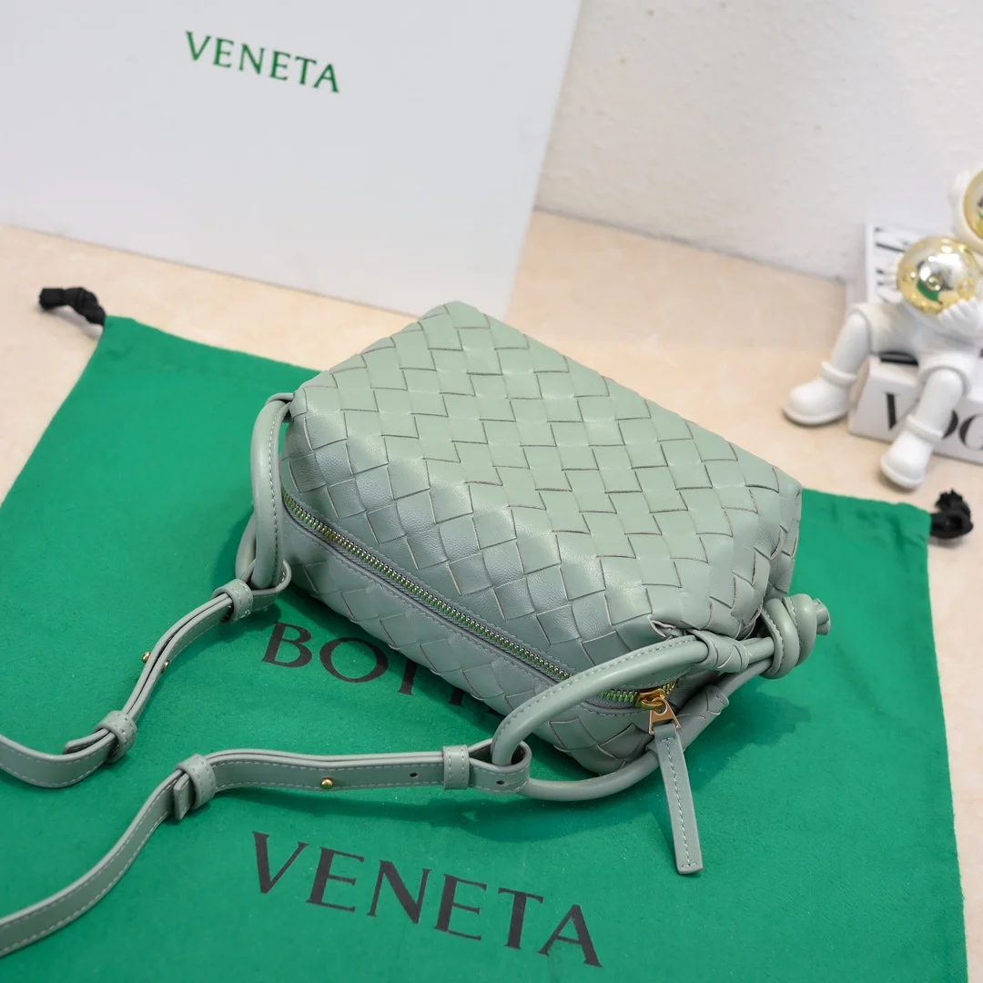 BOTTEGA VENETA Shoulder Bags Intrecciato Leather (Green) 19X12X9CM F80202608080184 - Image 5