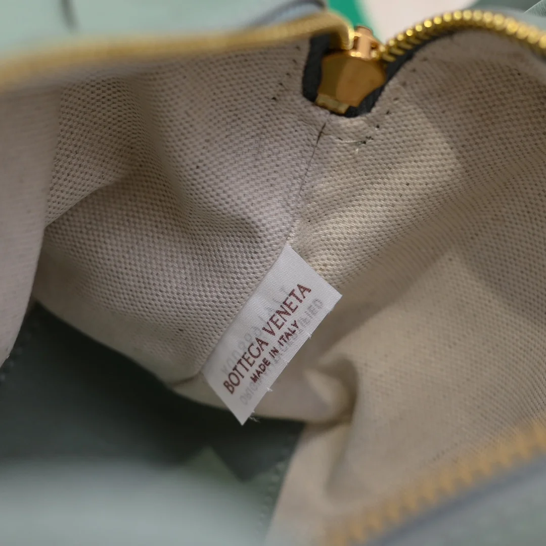 BOTTEGA VENETA Shoulder Bags Intrecciato Leather (Green) 19X12X9CM F80202608080184 - Image 7