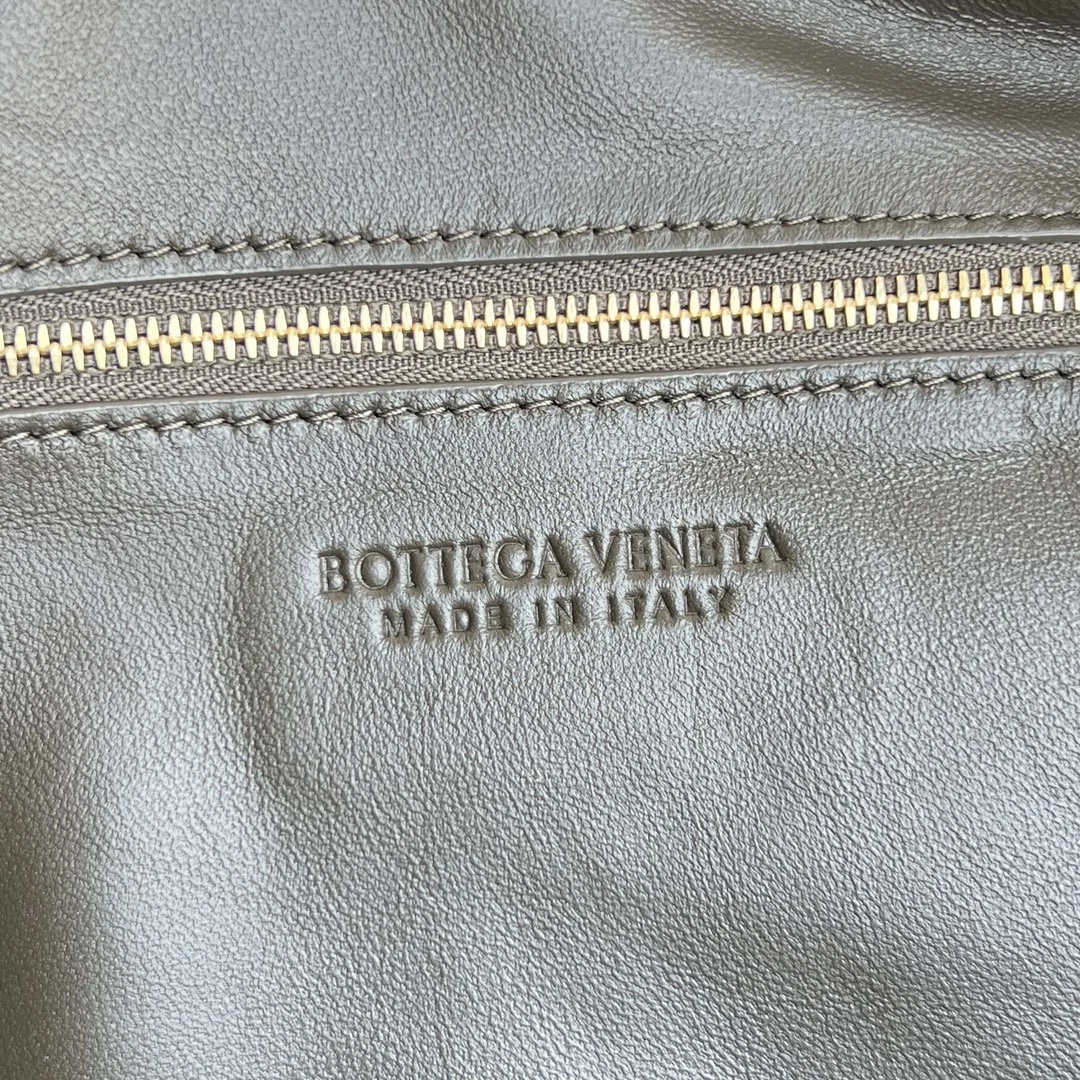 BOTTEGA VENETA Shoulder Bags Intrecciato Leather (Green) 48X40X16CM I30202608080005 - Image 8