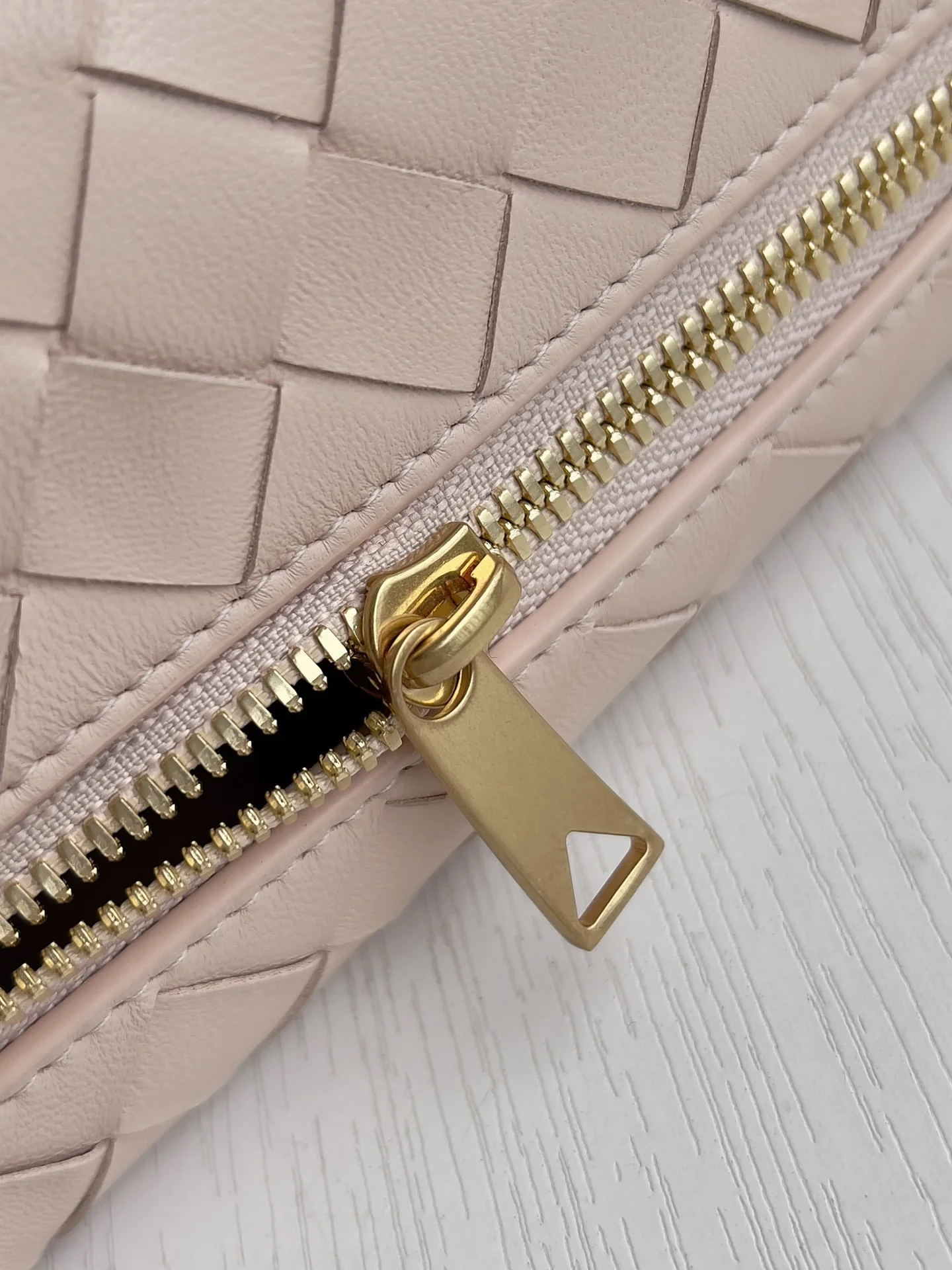 BOTTEGA VENETA Shoulder Bags Intrecciato Leather (Pink-Gold) 22X13X9CM F80202608080216 - Image 6