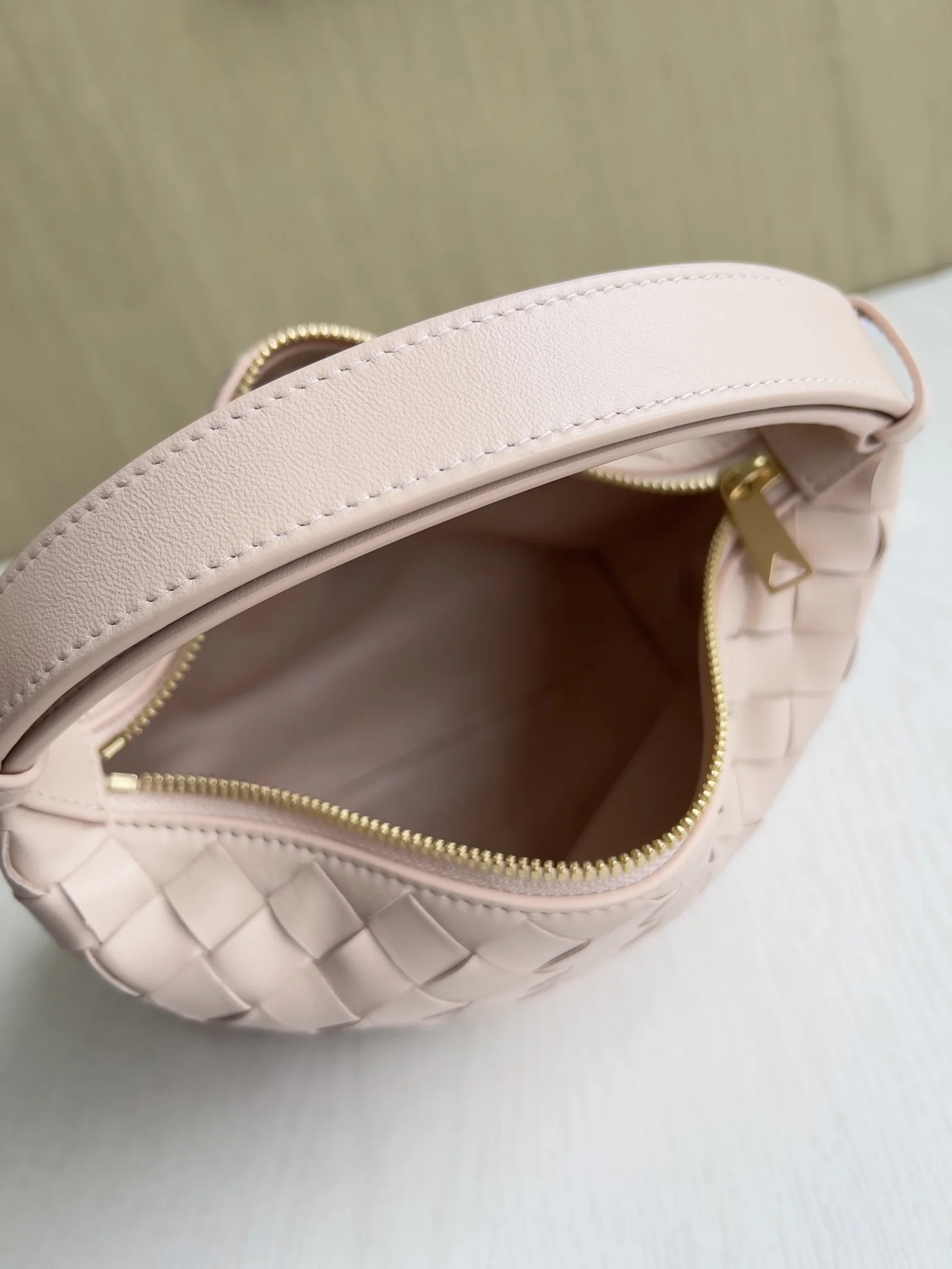 BOTTEGA VENETA Shoulder Bags Intrecciato Leather (Pink-Gold) 22X13X9CM F80202608080216 - Image 9
