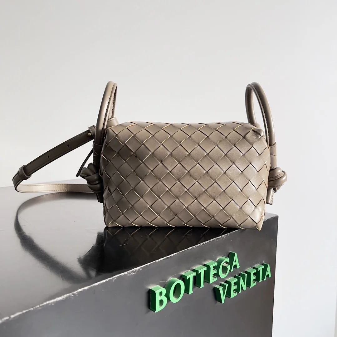 BOTTEGA VENETA Shoulder Bags Intrecciato Leather (Taupe) 19X12X9CM F80202608080172