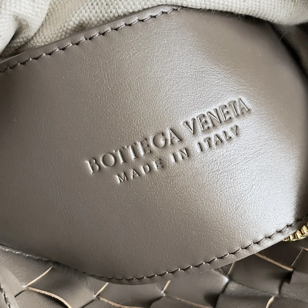 BOTTEGA VENETA Shoulder Bags Intrecciato Leather (Taupe) 19X12X9CM F80202608080172 - Image 6