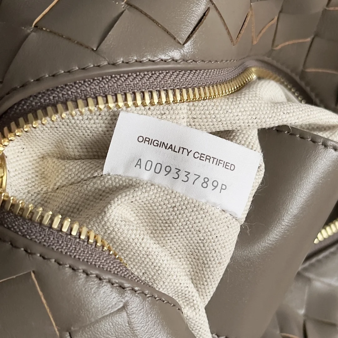 BOTTEGA VENETA Shoulder Bags Intrecciato Leather (Taupe) 19X12X9CM F80202608080172 - Image 7