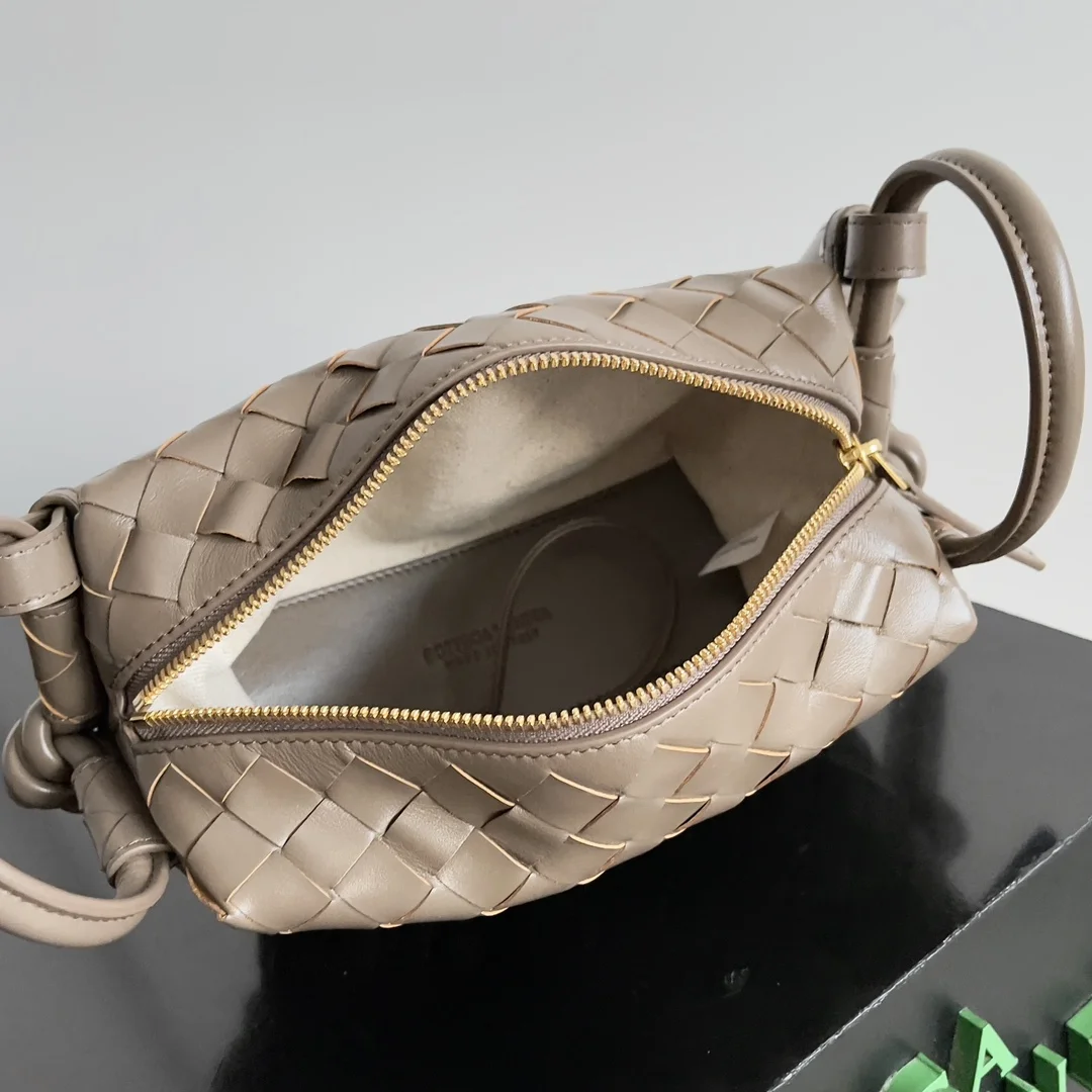BOTTEGA VENETA Shoulder Bags Intrecciato Leather (Taupe) 19X12X9CM F80202608080172 - Image 9