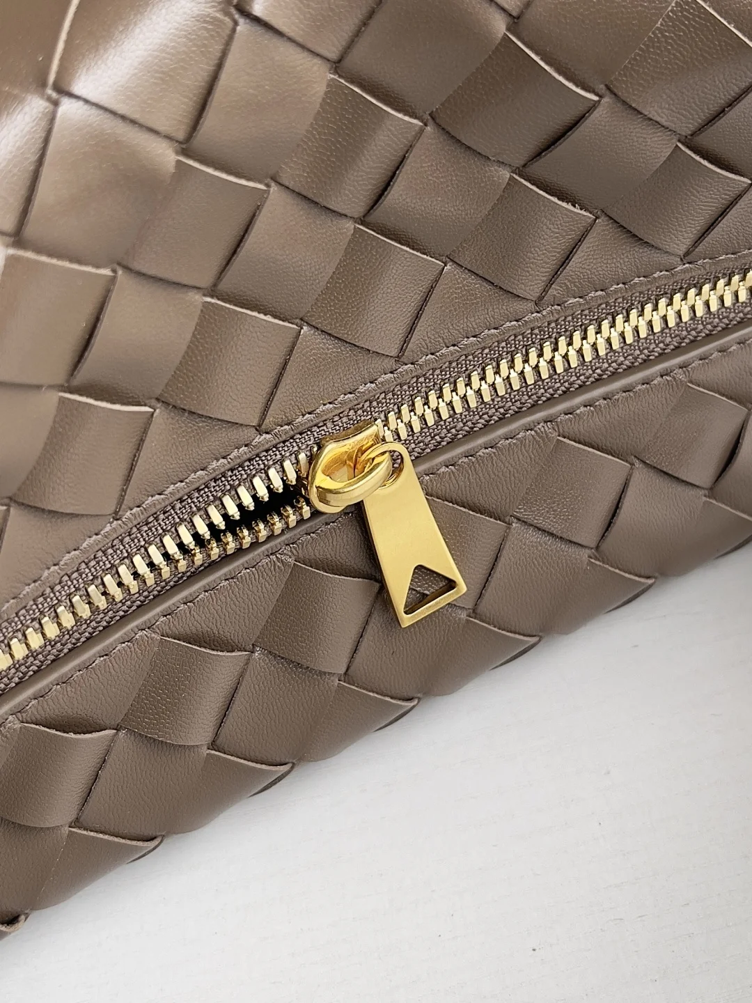 BOTTEGA VENETA Shoulder Bags Intrecciato Leather (Taupe-Gold) 22X13X9CM F80202608080222 - Image 6
