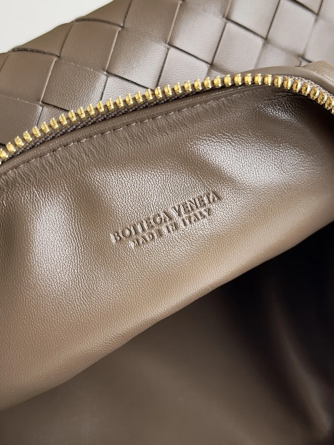 BOTTEGA VENETA Shoulder Bags Intrecciato Leather (Taupe-Gold) 22X13X9CM F80202608080222 - Image 7