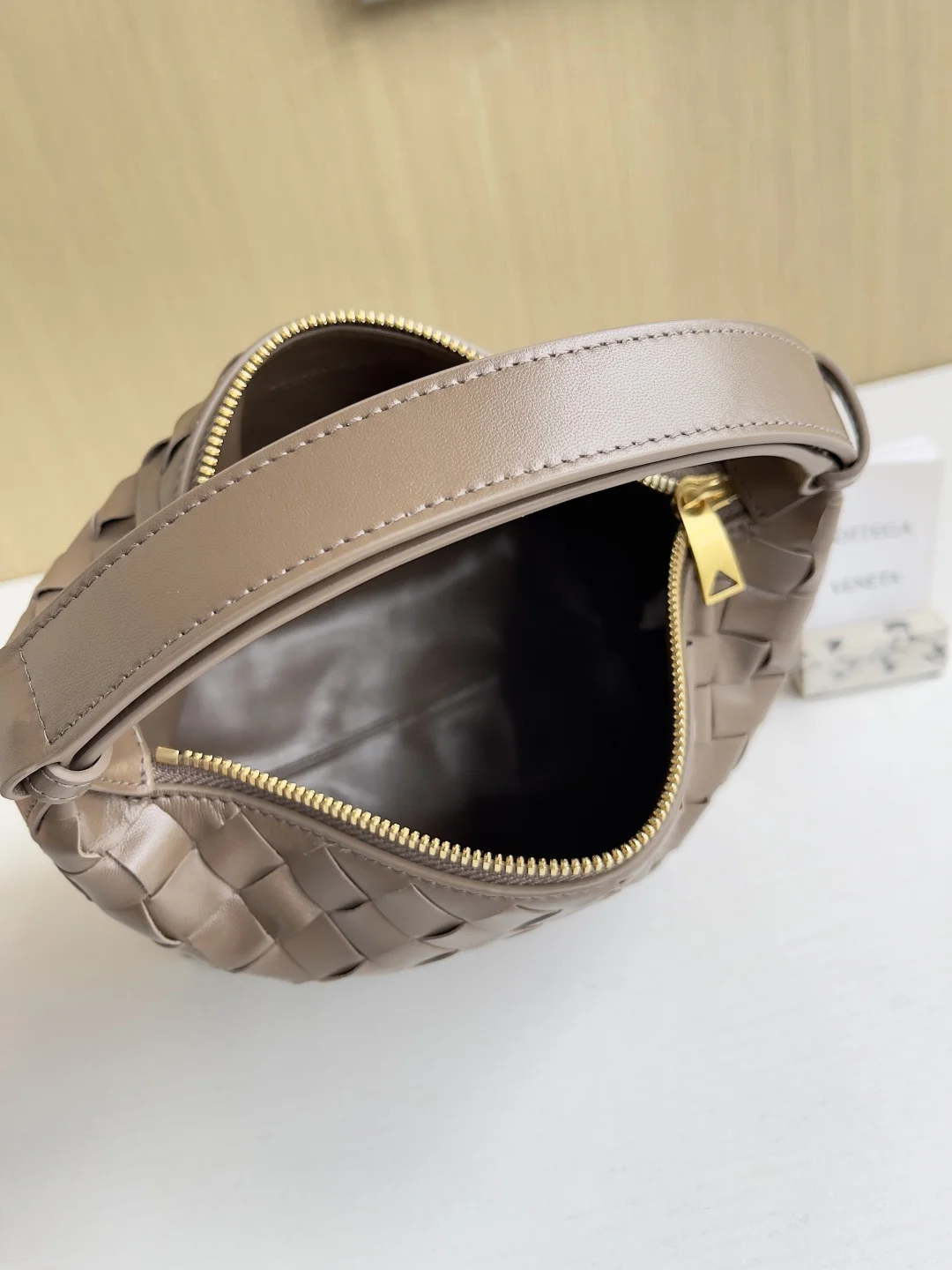 BOTTEGA VENETA Shoulder Bags Intrecciato Leather (Taupe-Gold) 22X13X9CM F80202608080222 - Image 9
