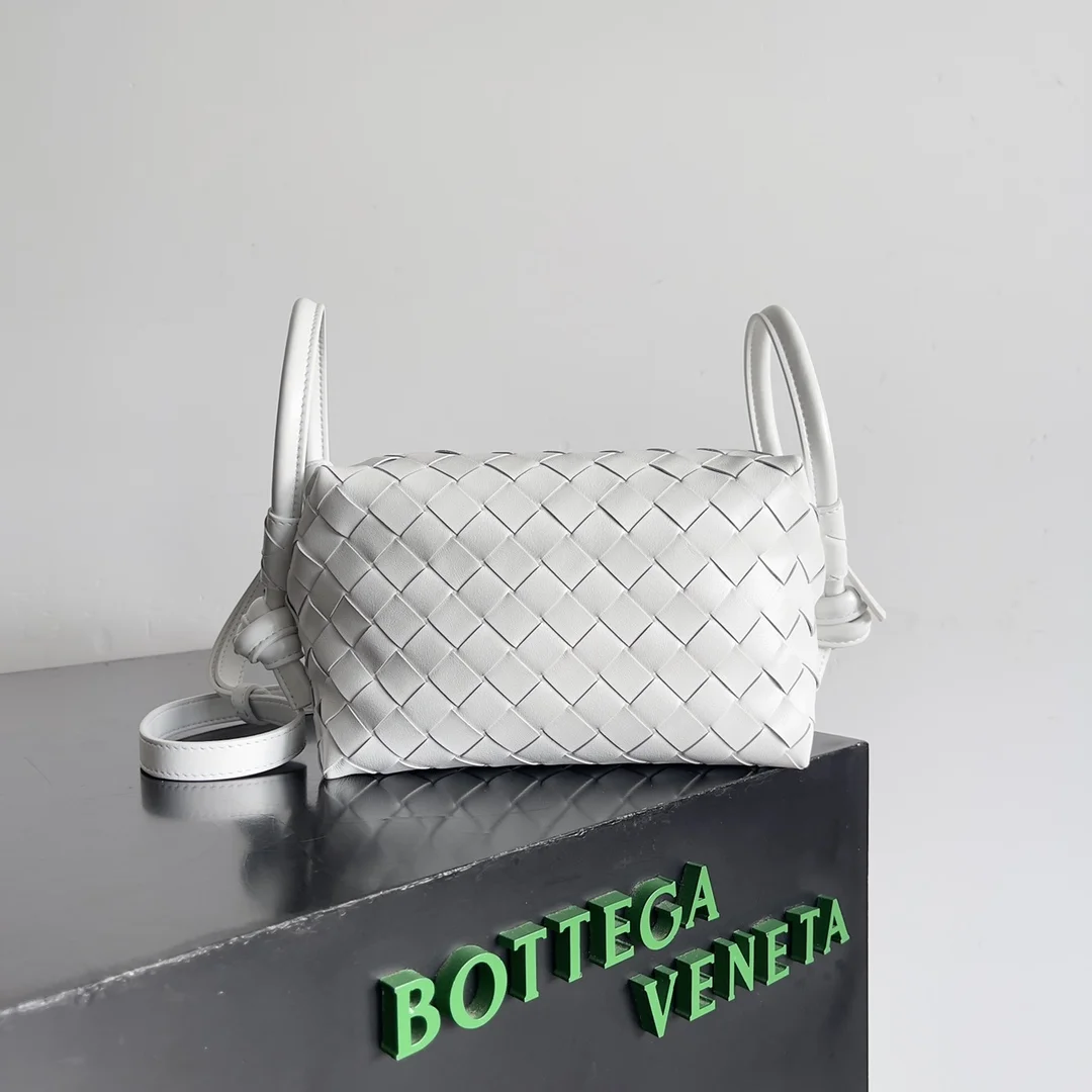 BOTTEGA VENETA Shoulder Bags Intrecciato Leather (White) 19X12X9CM F80202608080167