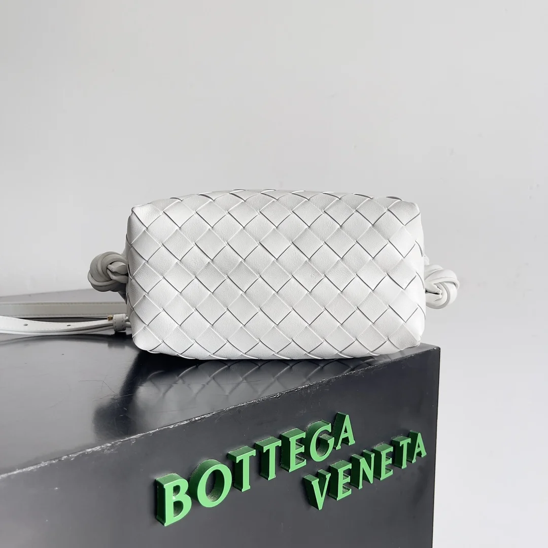 BOTTEGA VENETA Shoulder Bags Intrecciato Leather (White) 19X12X9CM F80202608080167 - Image 2