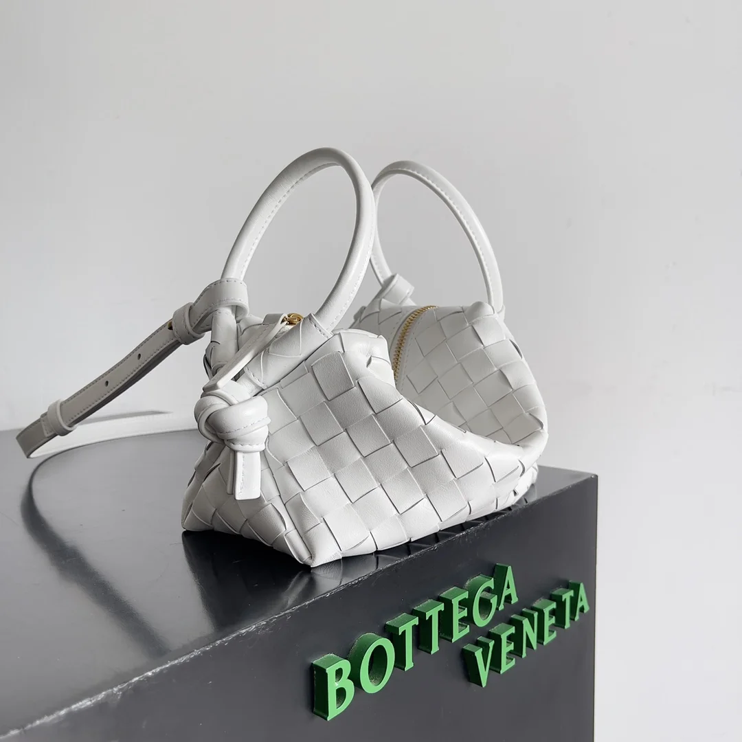 BOTTEGA VENETA Shoulder Bags Intrecciato Leather (White) 19X12X9CM F80202608080167 - Image 5