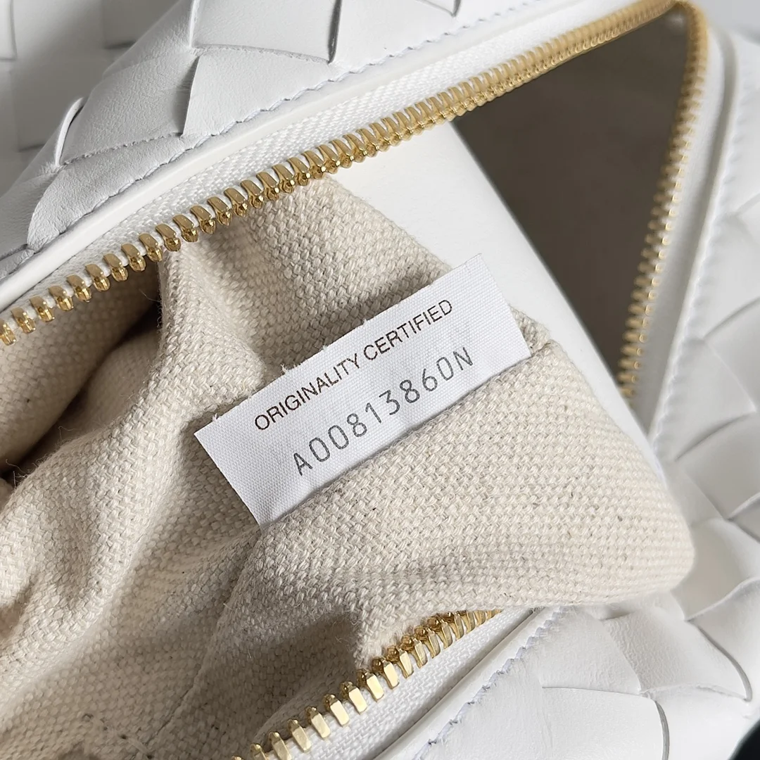BOTTEGA VENETA Shoulder Bags Intrecciato Leather (White) 19X12X9CM F80202608080167 - Image 7