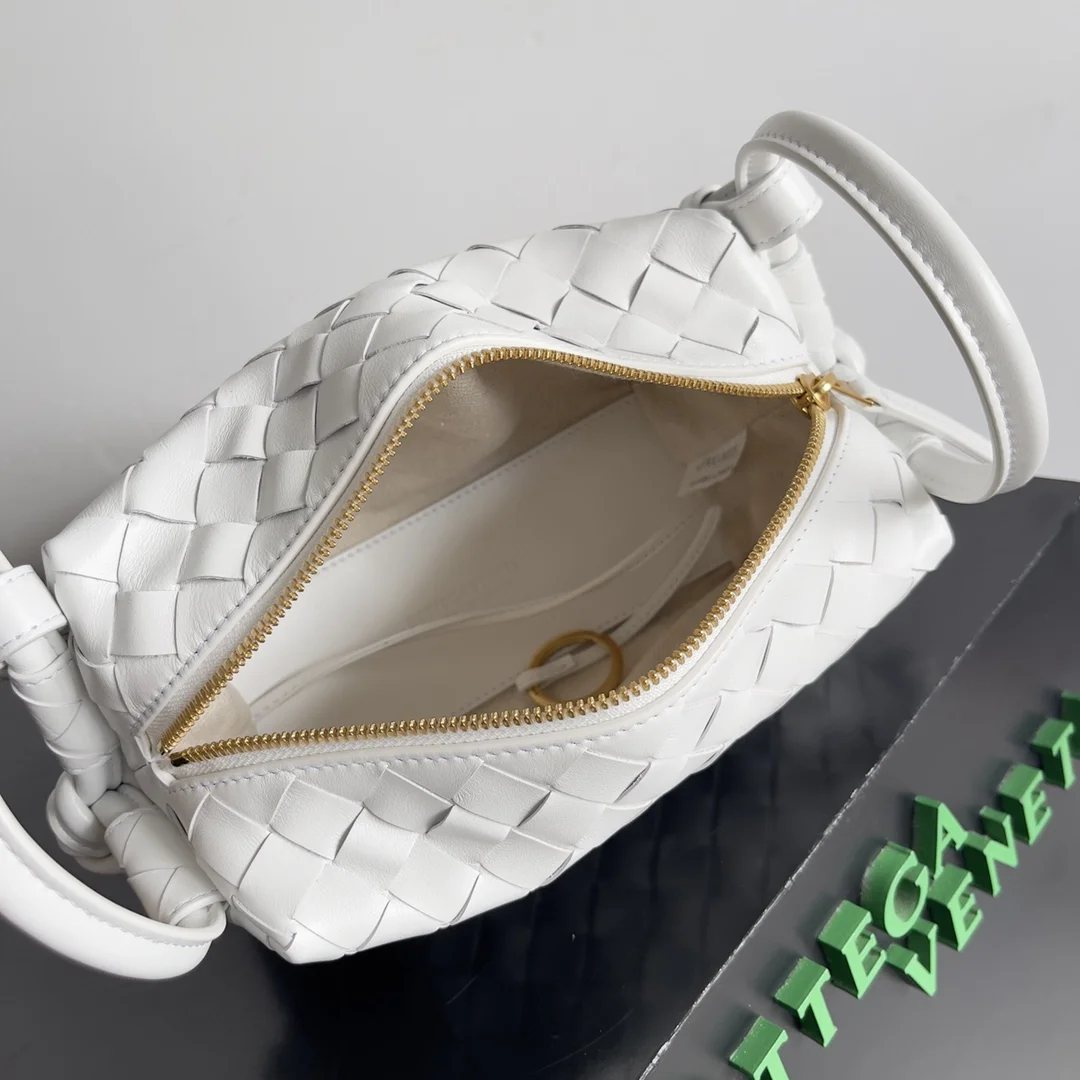 BOTTEGA VENETA Shoulder Bags Intrecciato Leather (White) 19X12X9CM F80202608080167 - Image 9