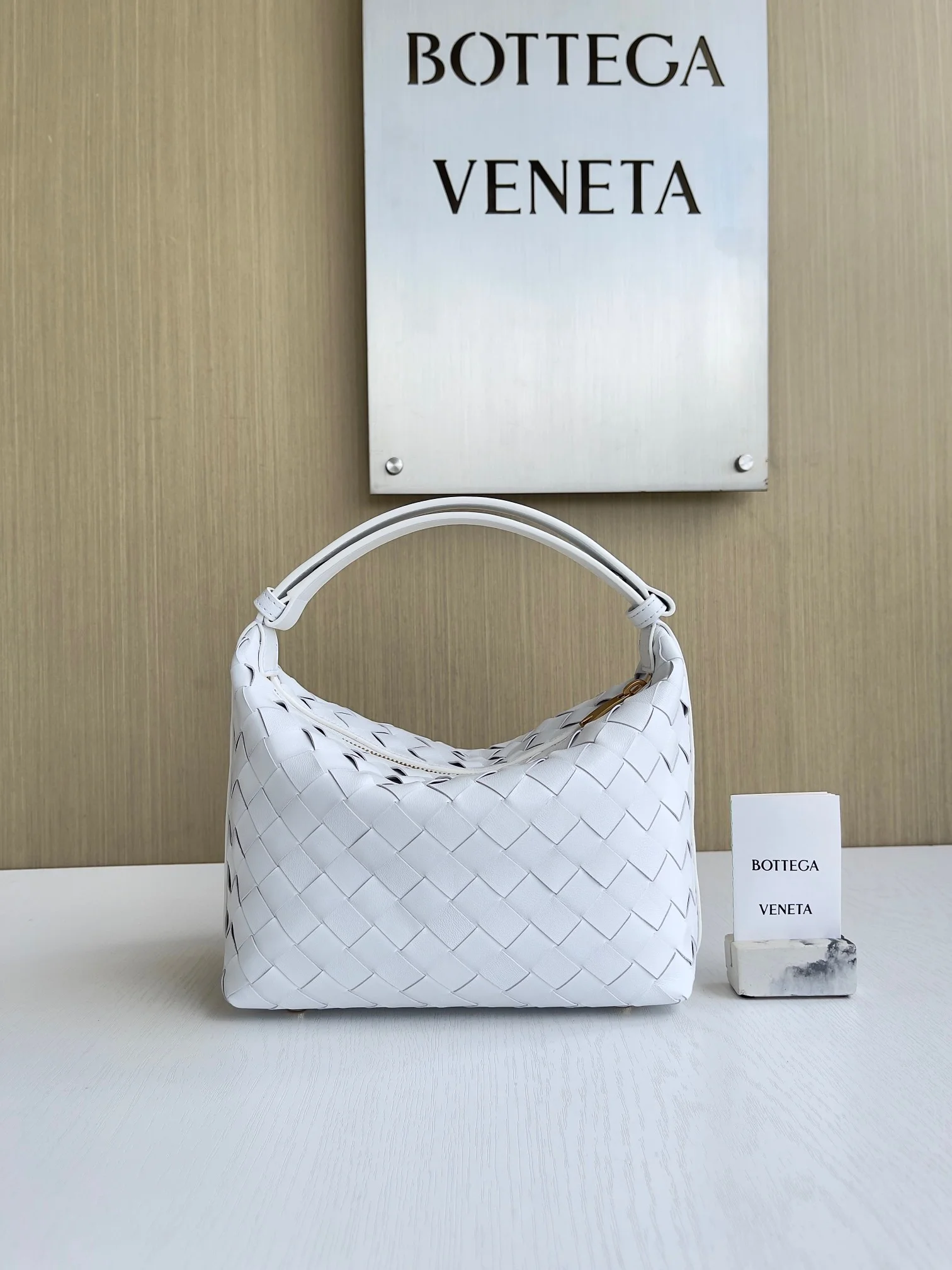 BOTTEGA VENETA Shoulder Bags Intrecciato Leather (White) 22X13X9CM F80202608080210