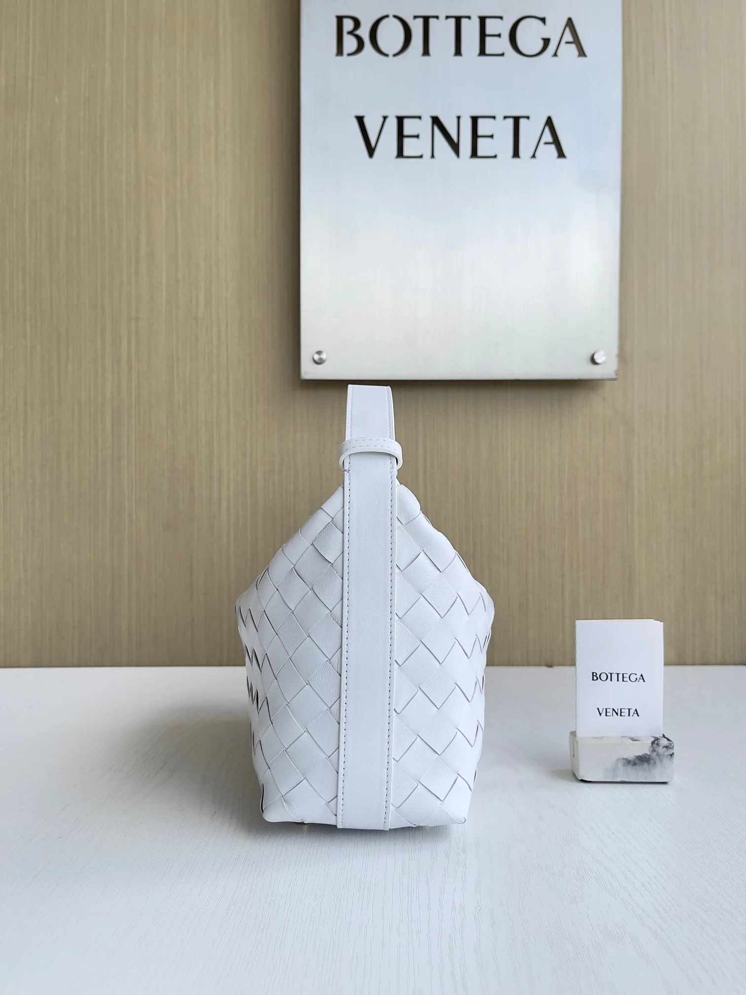 BOTTEGA VENETA Shoulder Bags Intrecciato Leather (White) 22X13X9CM F80202608080210 - Image 2