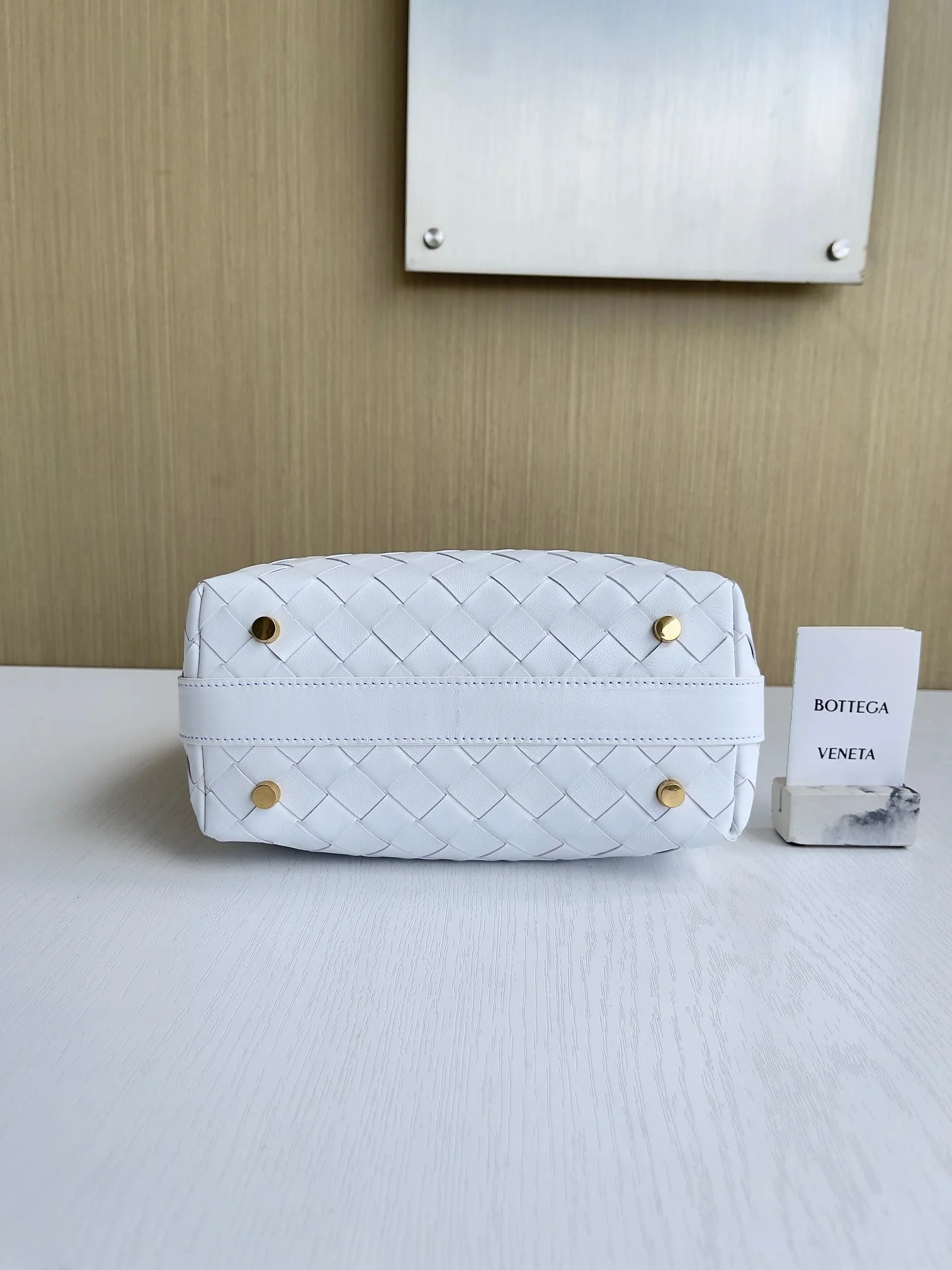 BOTTEGA VENETA Shoulder Bags Intrecciato Leather (White) 22X13X9CM F80202608080210 - Image 3