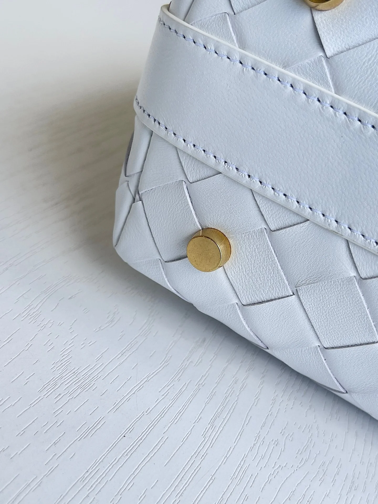 BOTTEGA VENETA Shoulder Bags Intrecciato Leather (White) 22X13X9CM F80202608080210 - Image 4