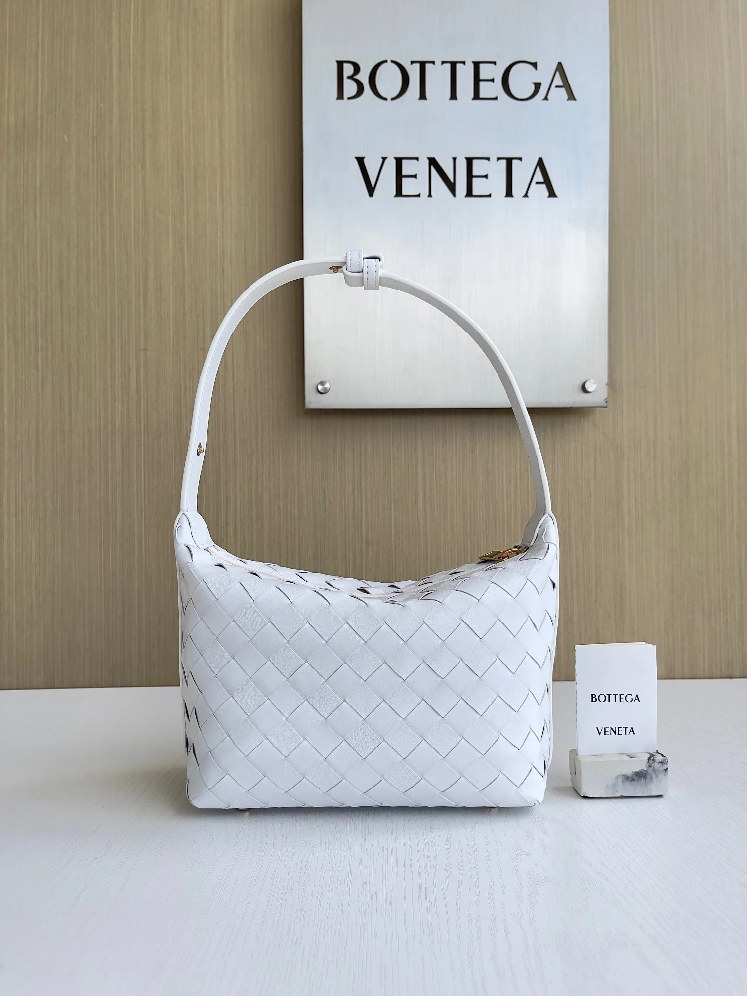 BOTTEGA VENETA Shoulder Bags Intrecciato Leather (White) 22X13X9CM F80202608080210 - Image 5