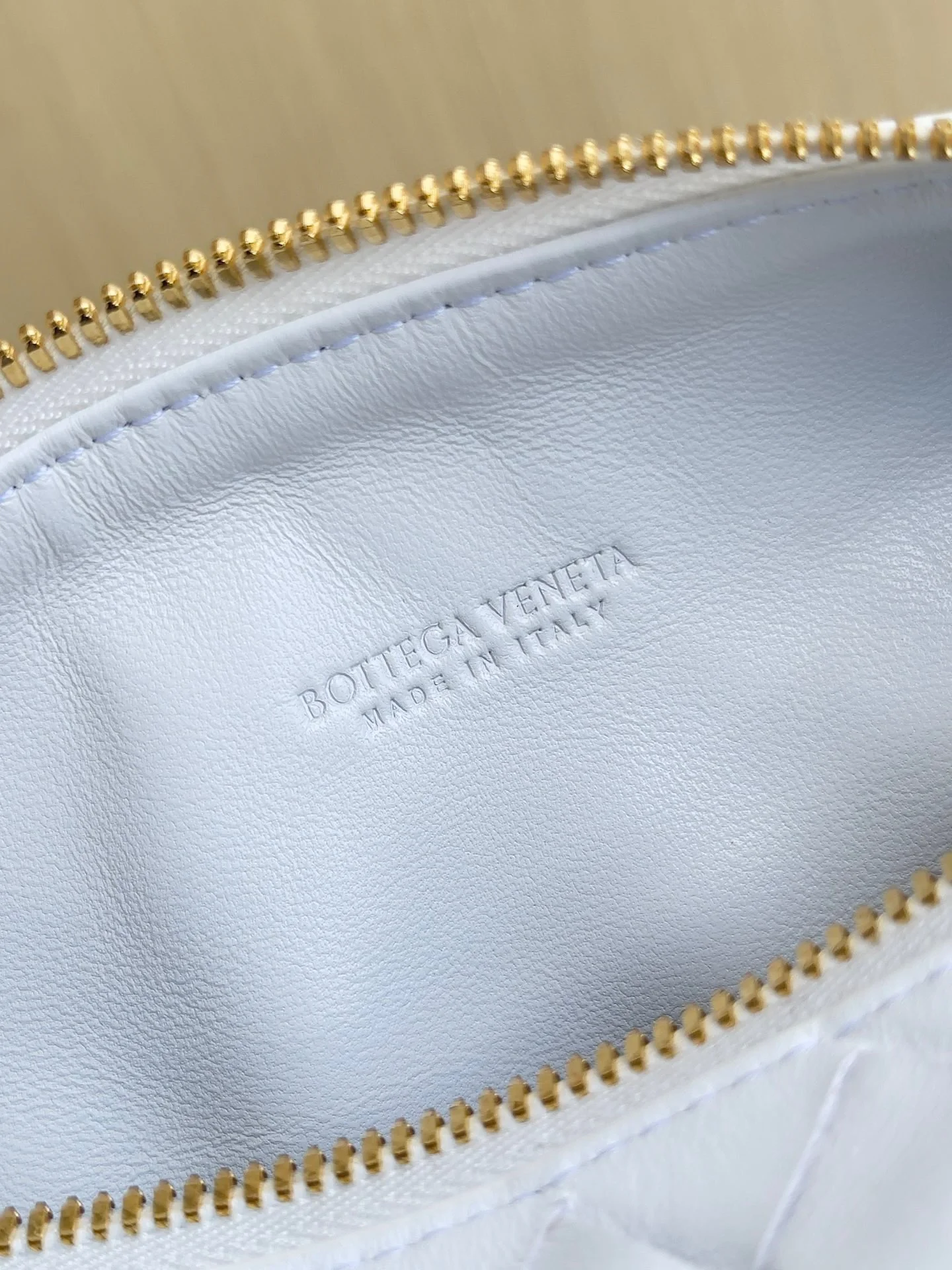 BOTTEGA VENETA Shoulder Bags Intrecciato Leather (White) 22X13X9CM F80202608080210 - Image 7