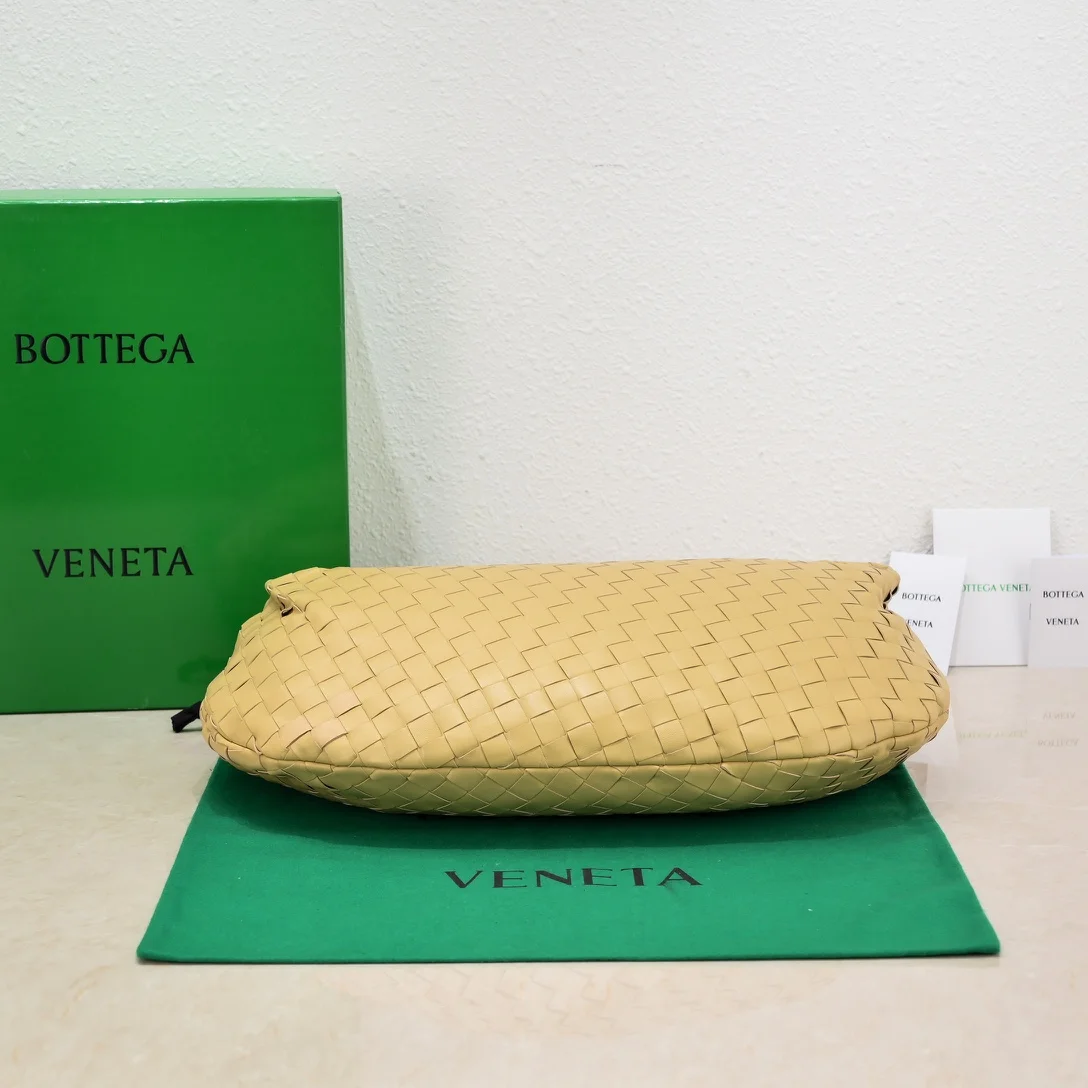 BOTTEGA VENETA Shoulder Bags Lamb Leather (Beige) 40X48X16 I30202608080093 - Image 4
