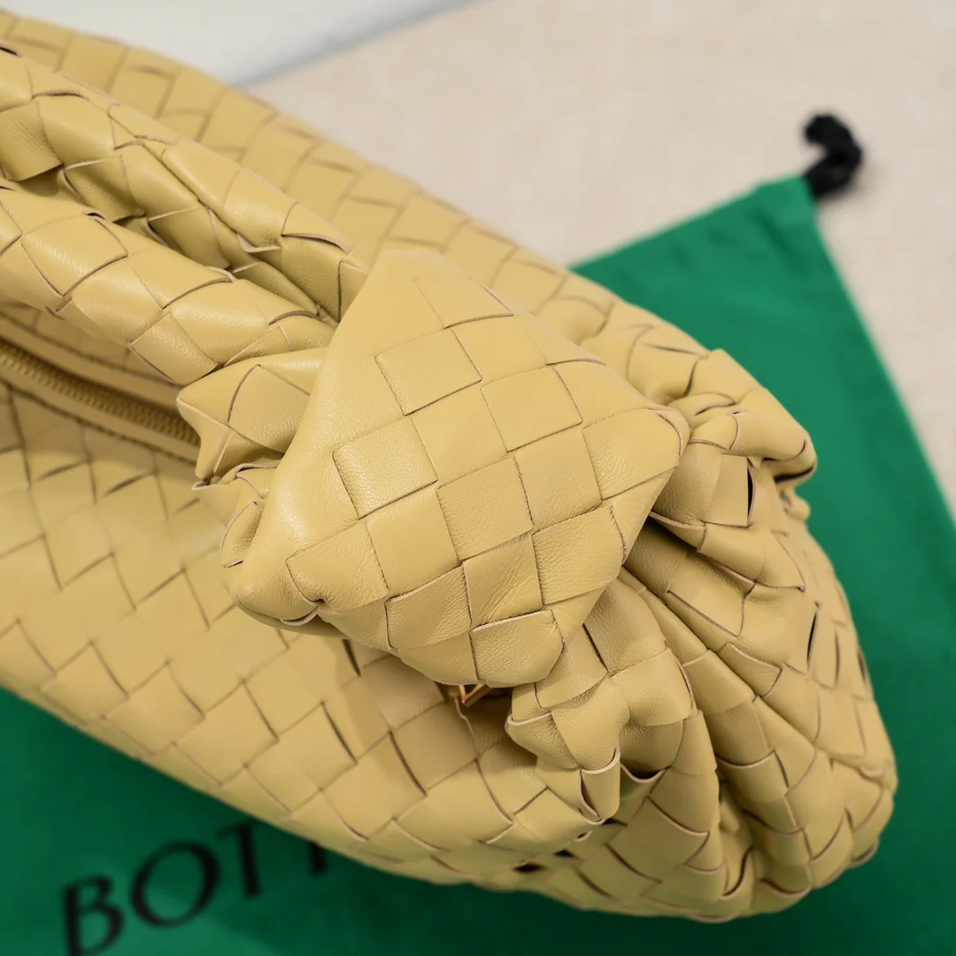 BOTTEGA VENETA Shoulder Bags Lamb Leather (Beige) 40X48X16 I30202608080093 - Image 5