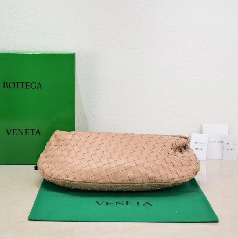 BOTTEGA VENETA Shoulder Bags Lamb Leather (Beige) 40X48X16 I30202608080103 - Image 5