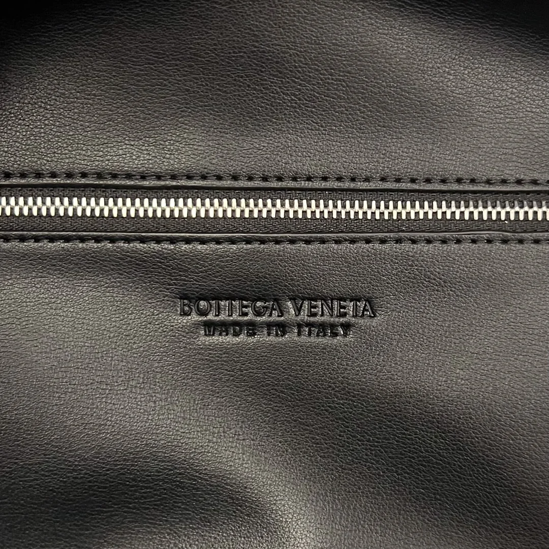 BOTTEGA VENETA Shoulder Bags Lamb Leather (Black) 48X40X16CM I30202608080025 - Image 7