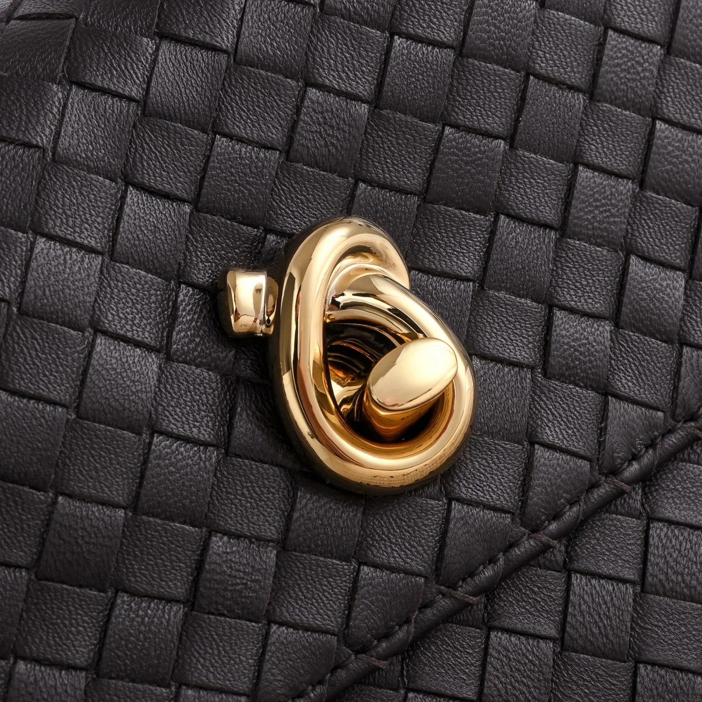 BOTTEGA VENETA Shoulder Bags Lamb Leather (Black-Gold) 27X16X6CM I30202608080081 - Image 5