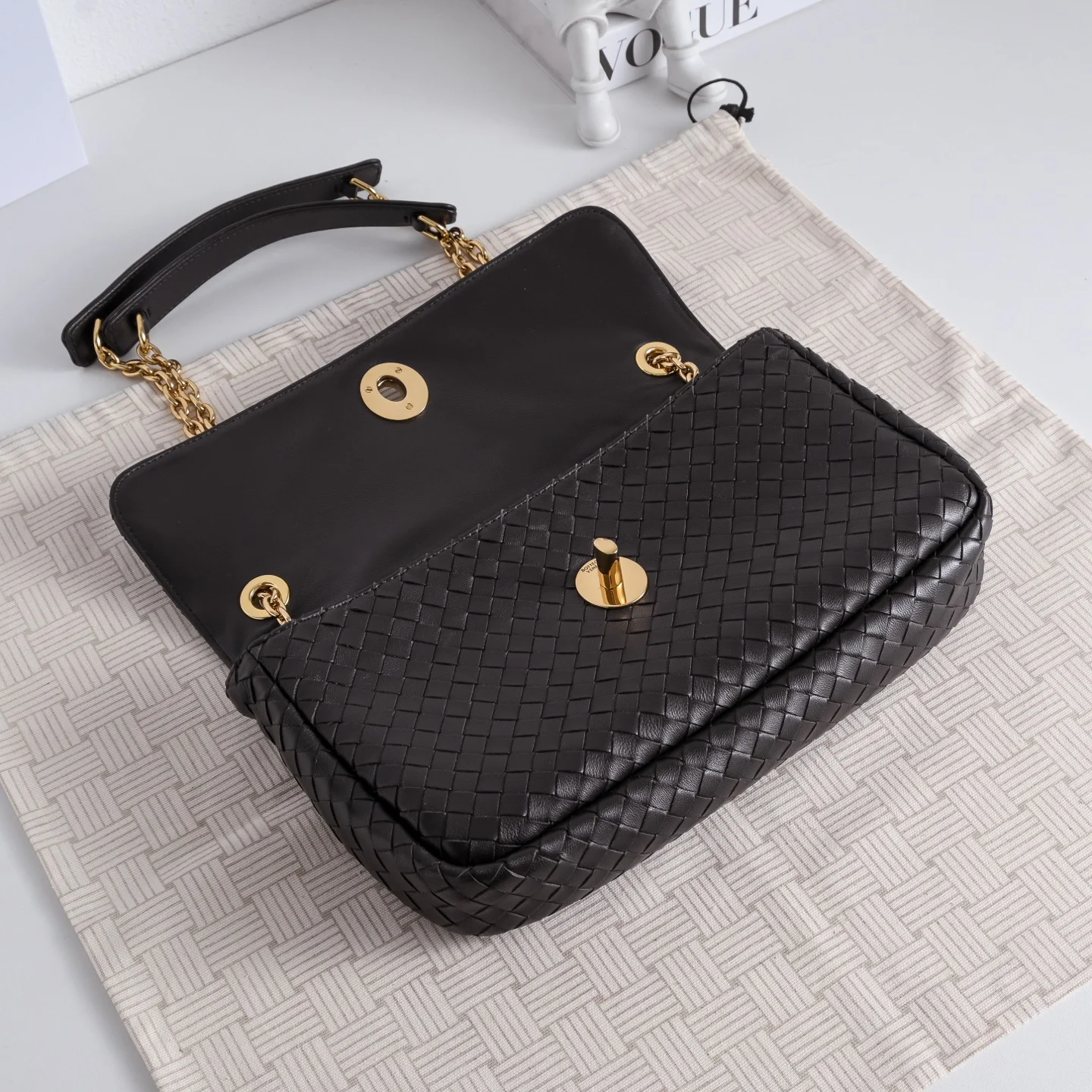 BOTTEGA VENETA Shoulder Bags Lamb Leather (Black-Gold) 27X16X6CM I30202608080081 - Image 7