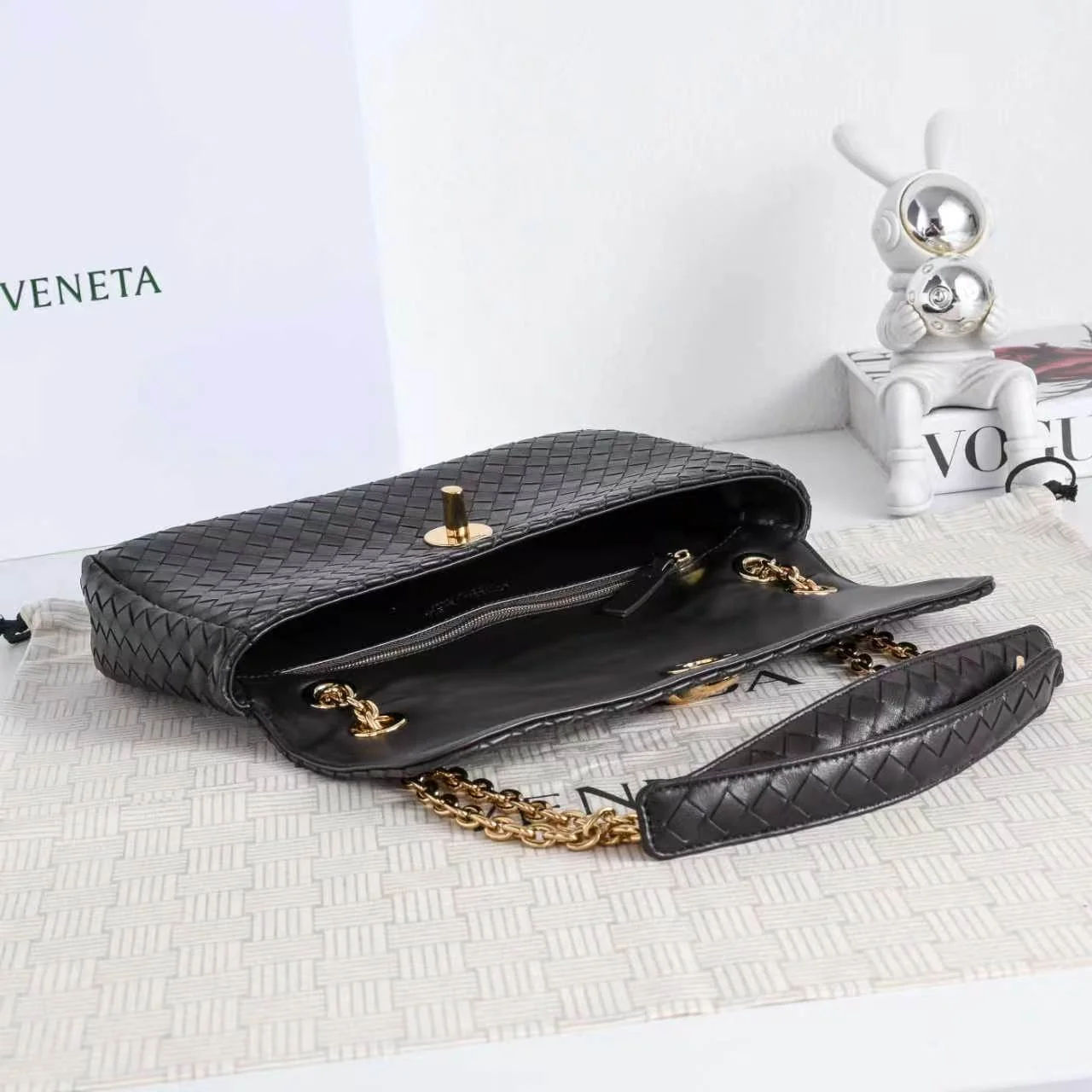 BOTTEGA VENETA Shoulder Bags Lamb Leather (Black-Gold) 27X16X6CM I30202608080081 - Image 9