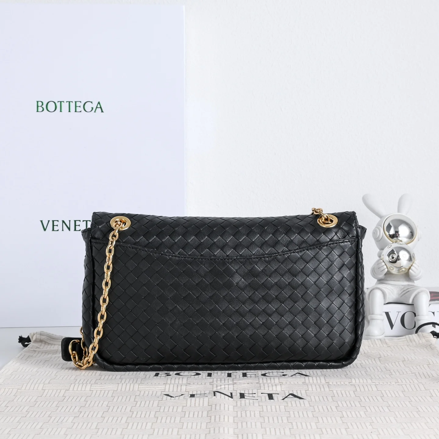 BOTTEGA VENETA Shoulder Bags Lamb Leather (Black-Gold) 27X16X6CM I30202608080082 - Image 2