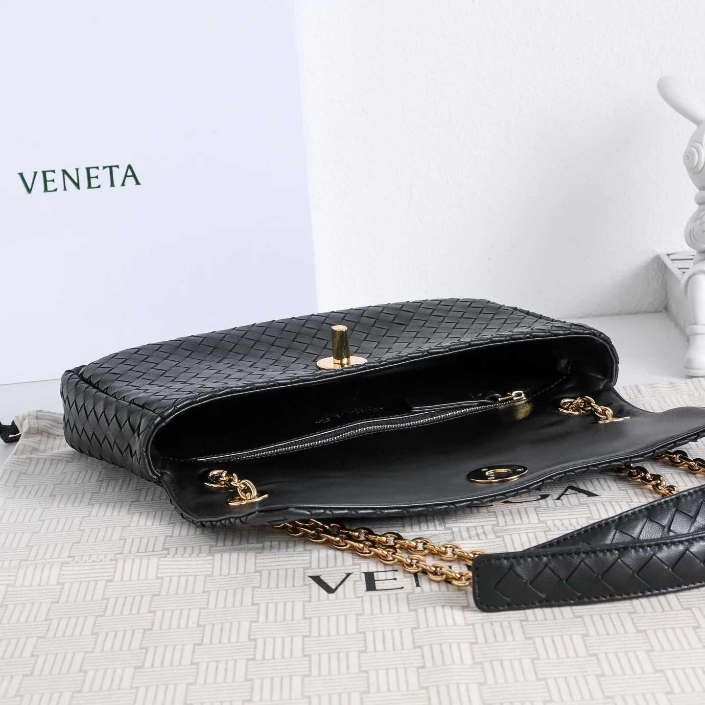 BOTTEGA VENETA Shoulder Bags Lamb Leather (Black-Gold) 27X16X6CM I30202608080082 - Image 9