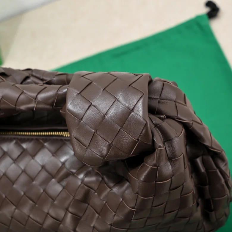 BOTTEGA VENETA Shoulder Bags Lamb Leather (Brown) 40X48X16CM I30202608080095 - Image 3