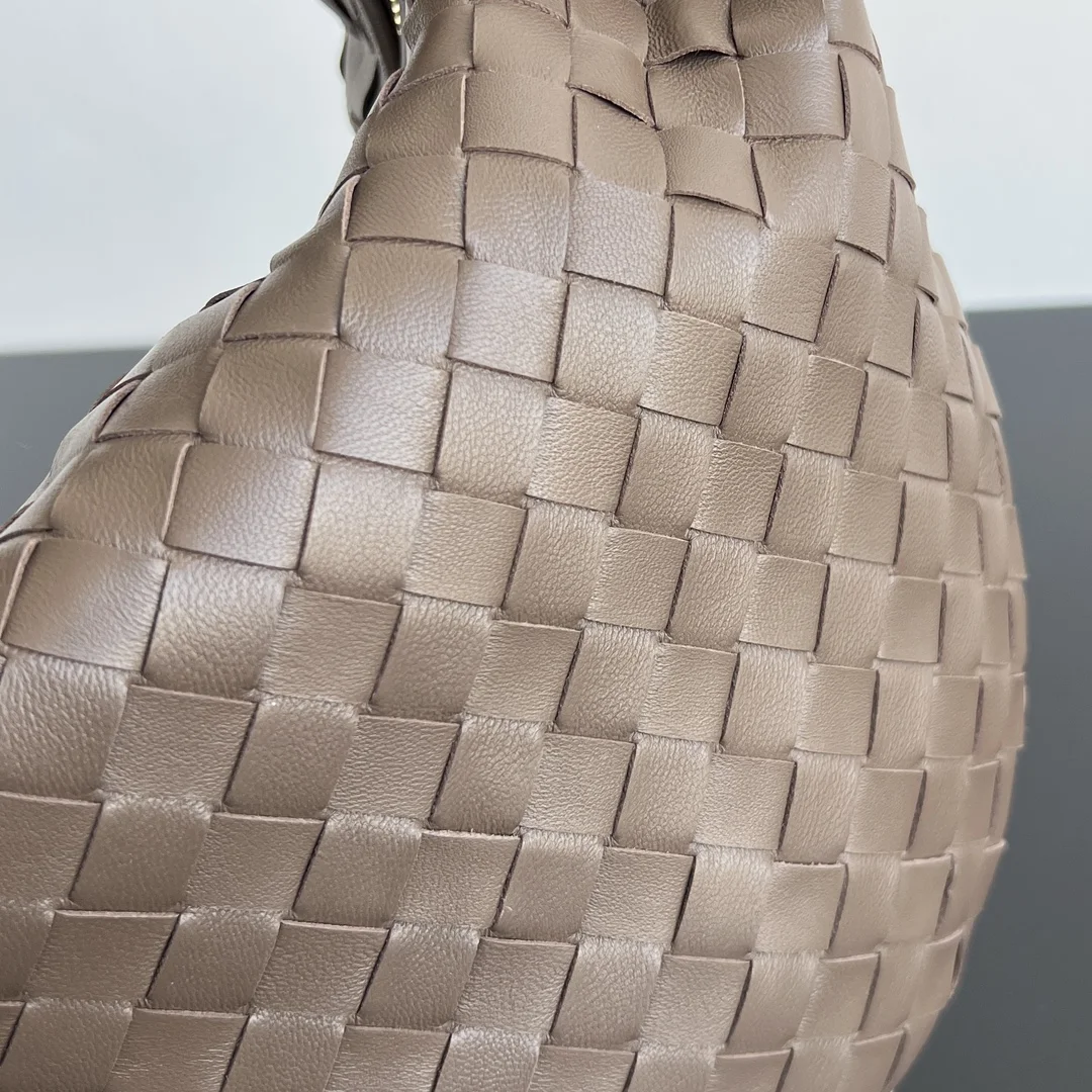 BOTTEGA VENETA Shoulder Bags Lamb Leather (Brown) 48X40X16CM I30202608080003 - Image 4