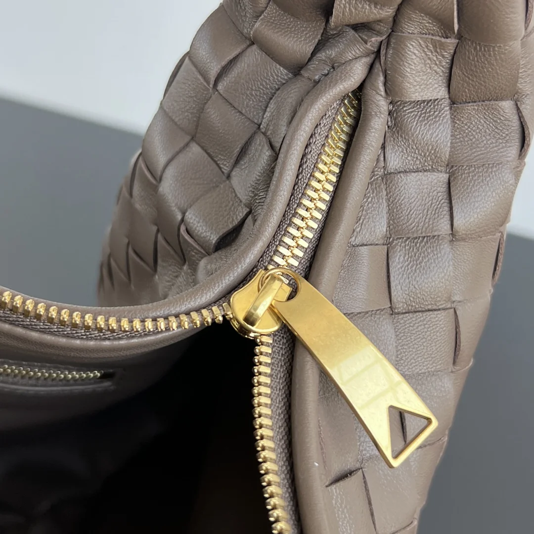 BOTTEGA VENETA Shoulder Bags Lamb Leather (Brown) 48X40X16CM I30202608080003 - Image 6