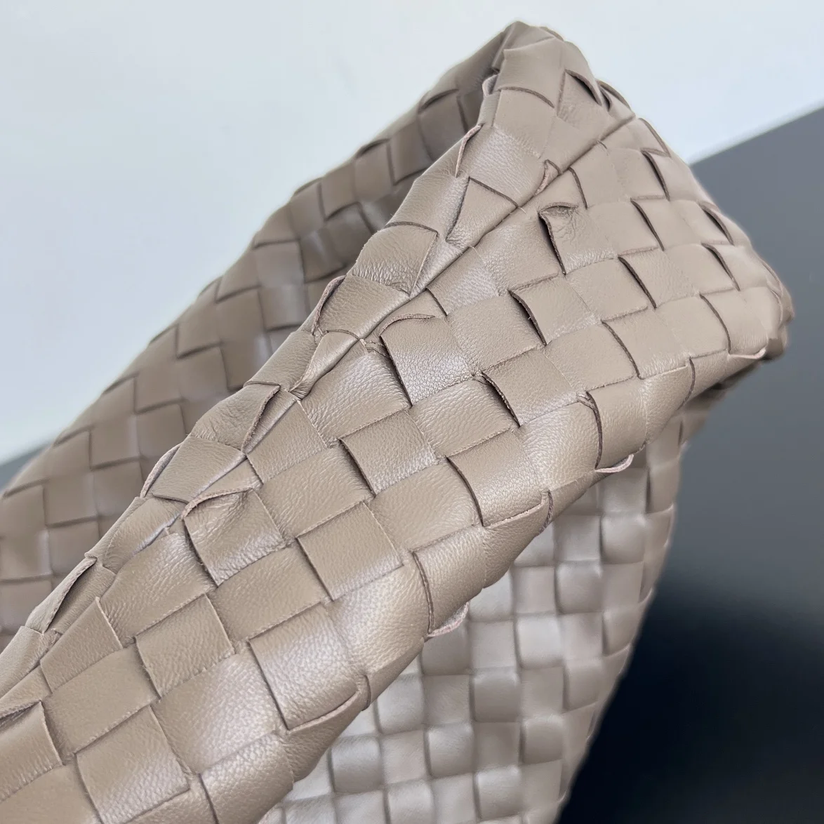 BOTTEGA VENETA Shoulder Bags Lamb Leather (Brown) 48X40X16CM I30202608080003 - Image 7