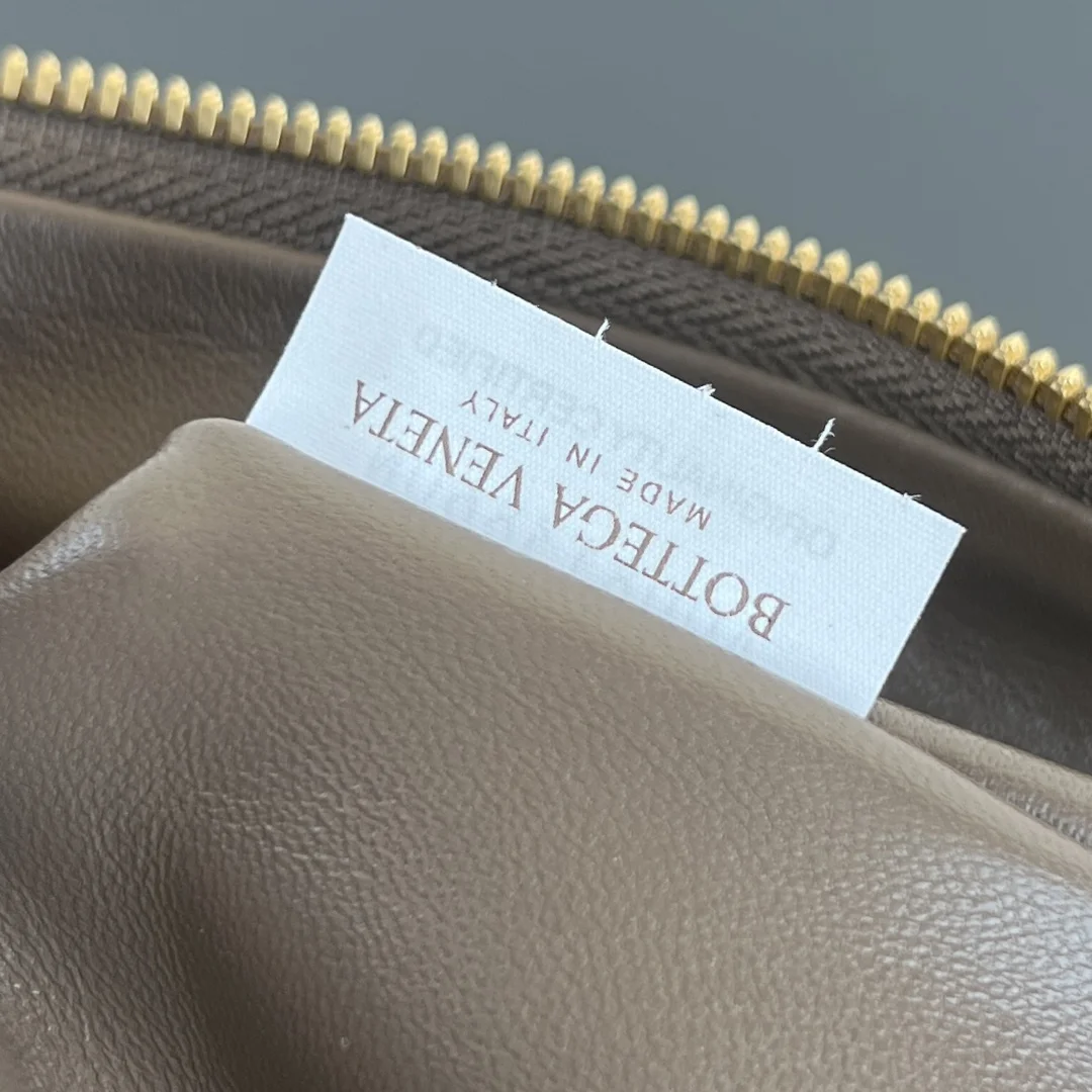 BOTTEGA VENETA Shoulder Bags Lamb Leather (Brown) 48X40X16CM I30202608080003 - Image 9