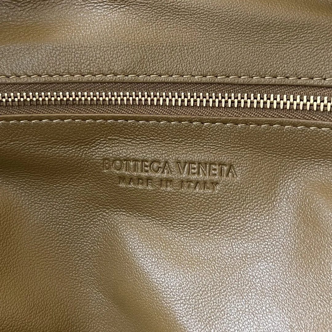 BOTTEGA VENETA Shoulder Bags Lamb Leather (Brown) 48X40X16CM I30202608080012 - Image 7