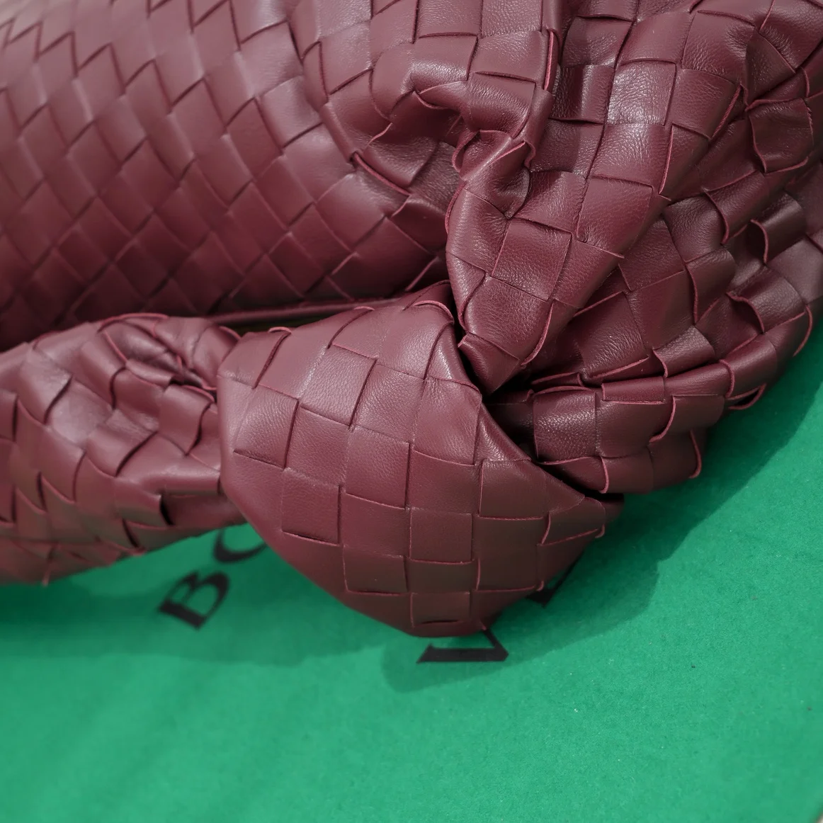 BOTTEGA VENETA Shoulder Bags Lamb Leather (Burgundy) 40X48X16 I30202608080090 - Image 5