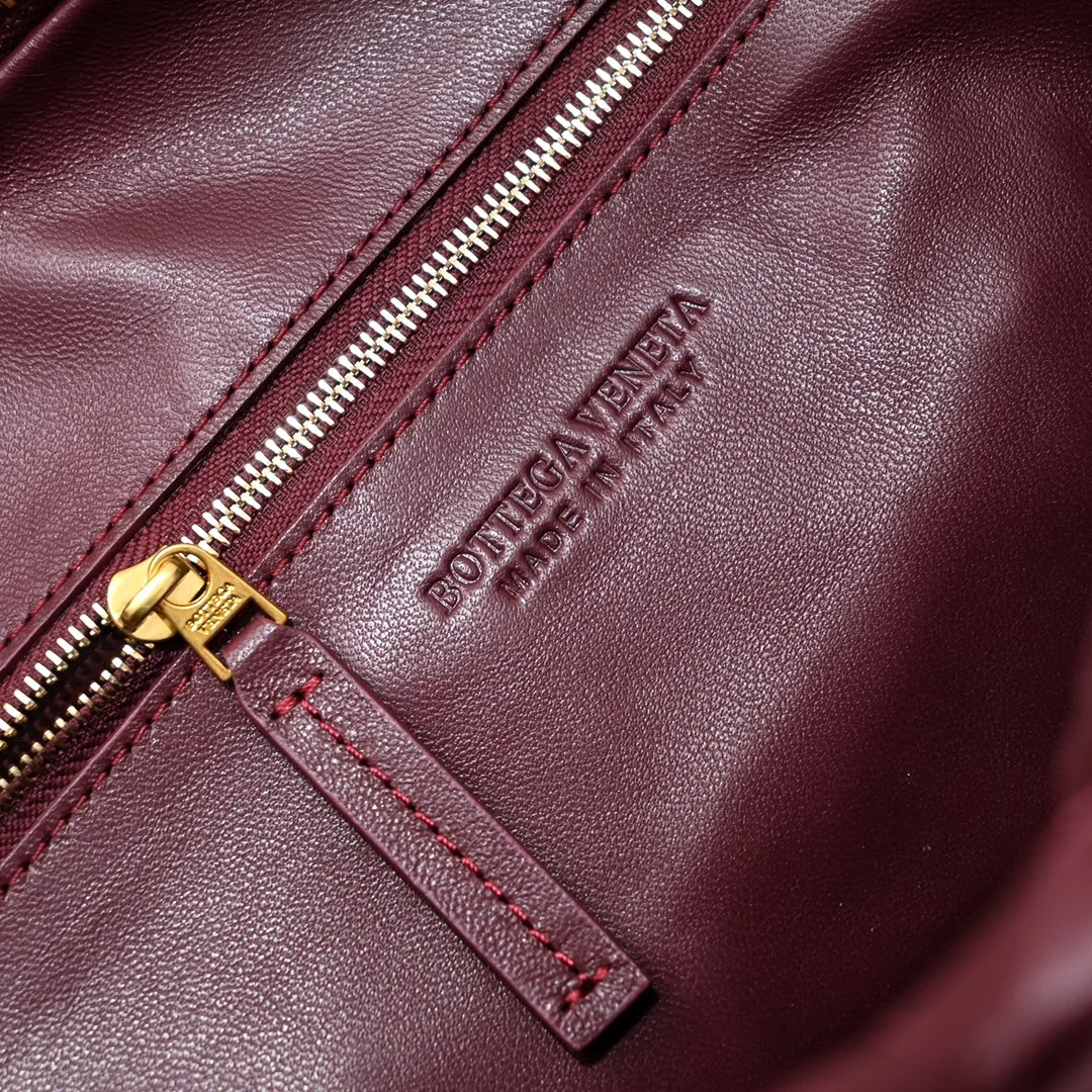 BOTTEGA VENETA Shoulder Bags Lamb Leather (Burgundy) 40X48X16 I30202608080090 - Image 8