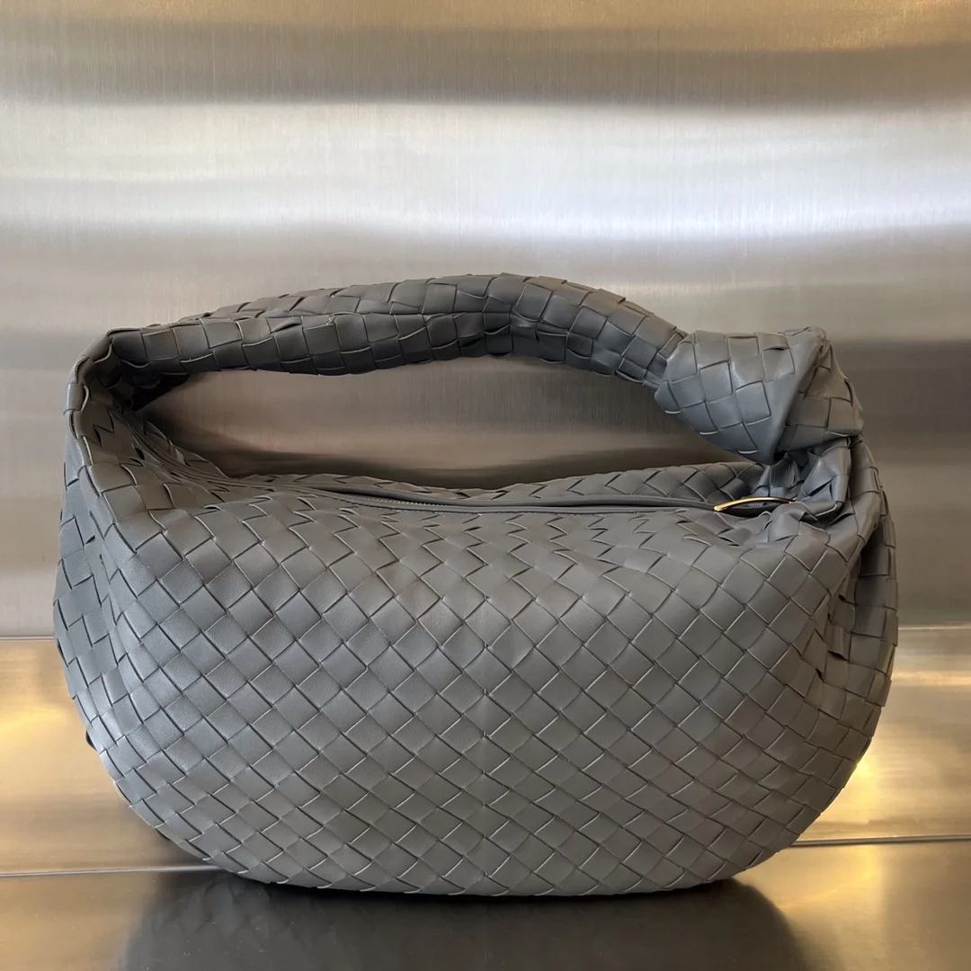 BOTTEGA VENETA Shoulder Bags Lamb Leather (Gray) 48X40X16CM I30202608080020