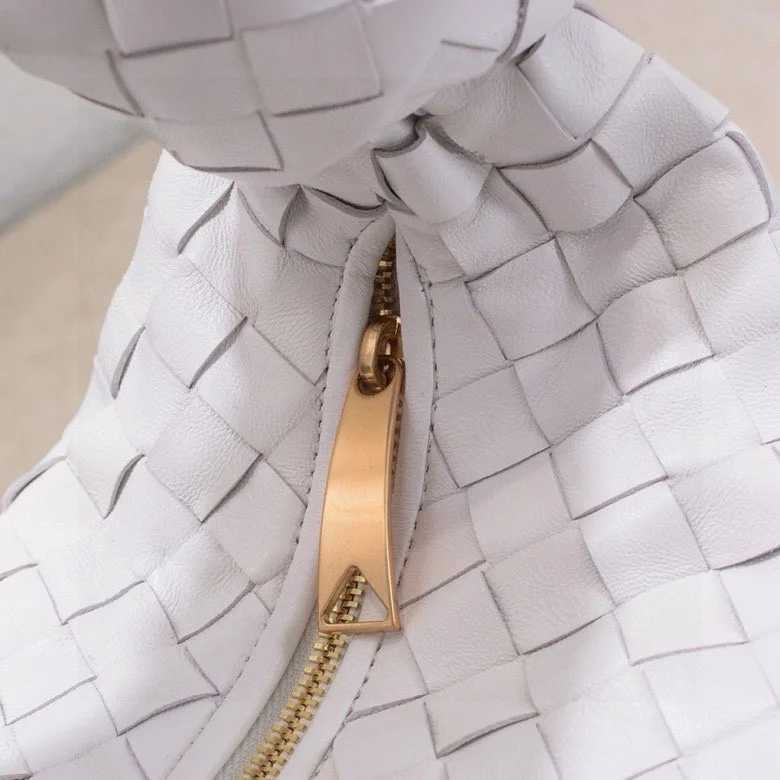 BOTTEGA VENETA Shoulder Bags Lamb Leather (White) 40X48X16 I30202608080086 - Image 6