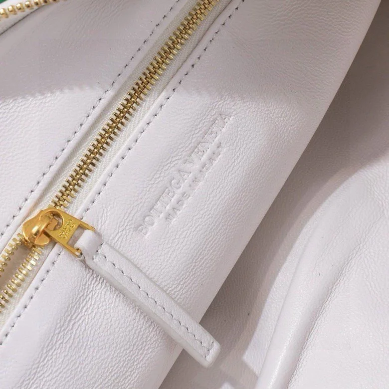BOTTEGA VENETA Shoulder Bags Lamb Leather (White) 40X48X16 I30202608080086 - Image 8
