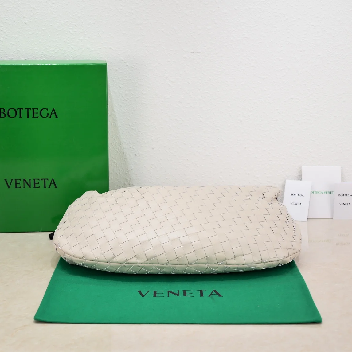 BOTTEGA VENETA Shoulder Bags Lamb Leather (White) 40X48X16 I30202608080092 - Image 4