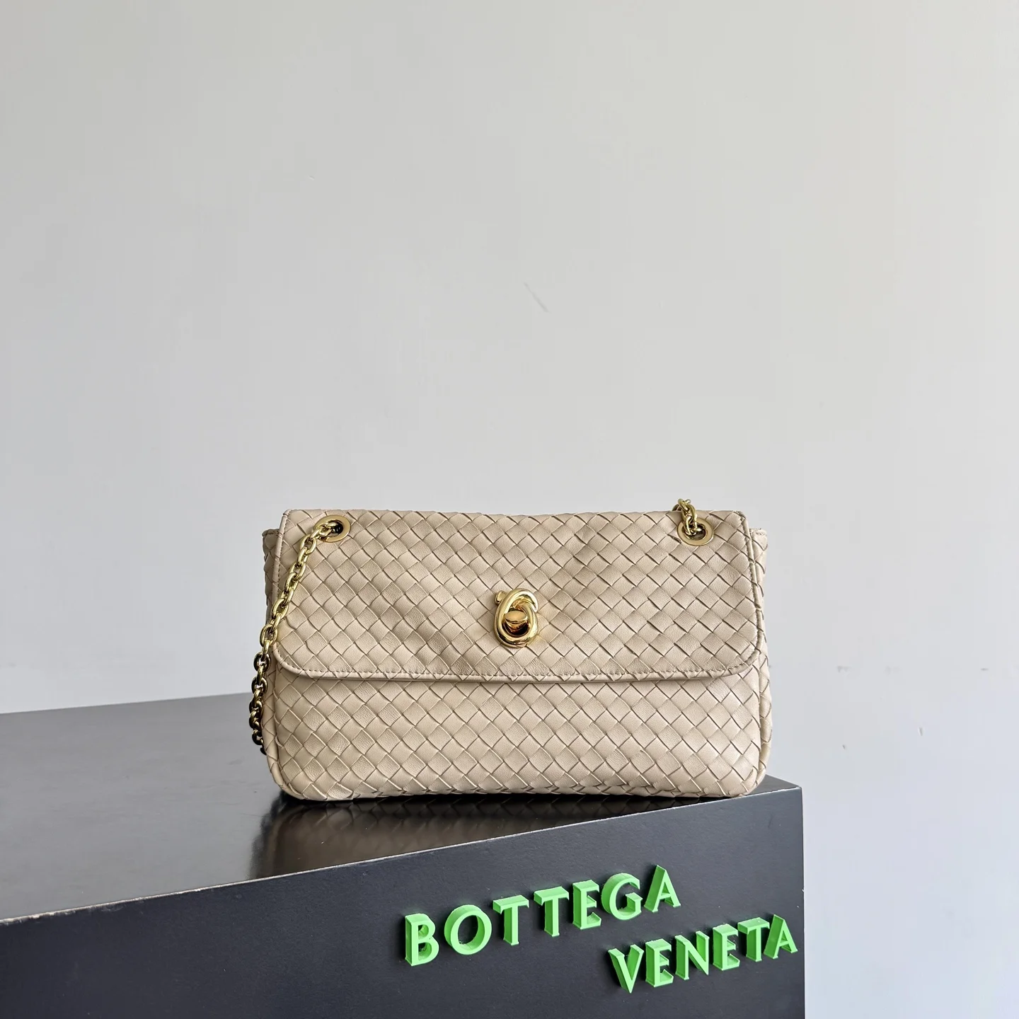 BOTTEGA VENETA Shoulder Bags Lambskin Leather (Beige-Gold) 27X16X6CM I30202608080820