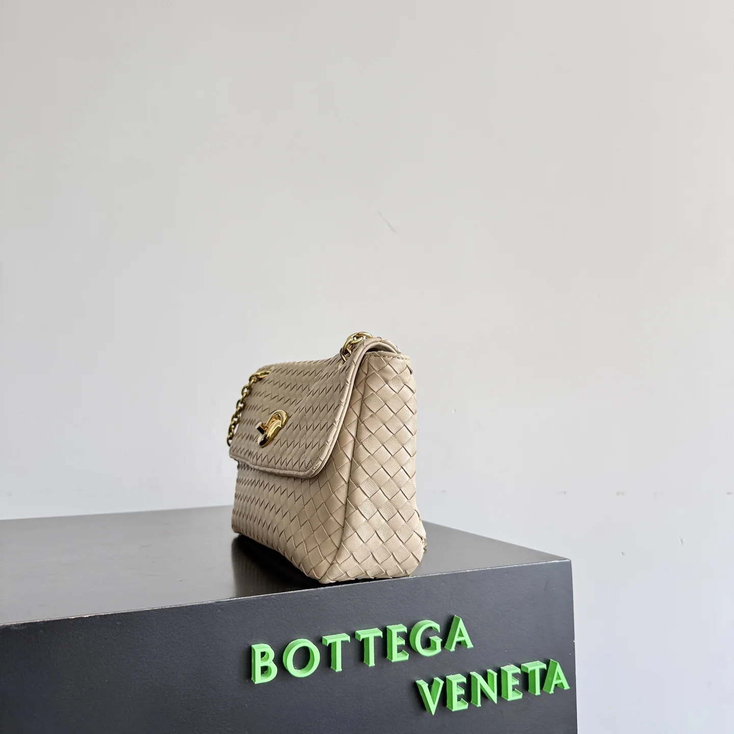 BOTTEGA VENETA Shoulder Bags Lambskin Leather (Beige-Gold) 27X16X6CM I30202608080820 - Image 2